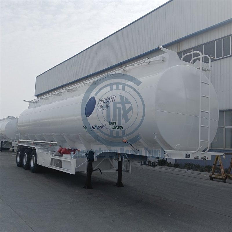 Tri-Axle 45000 Liters Fuel Tank Semi Trailer Gasoline Aluminum Carbon Steel sell in Africa trailer for Sale