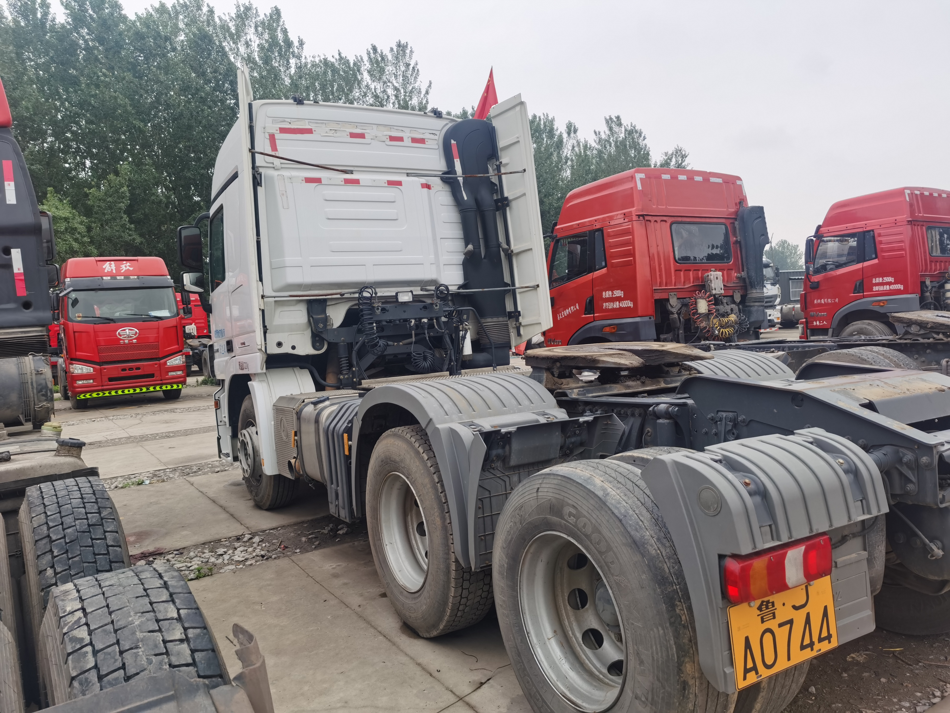 Original Germany Second hand  Benz truck head with cheap price and good  quality  Tractor Trailer used truck