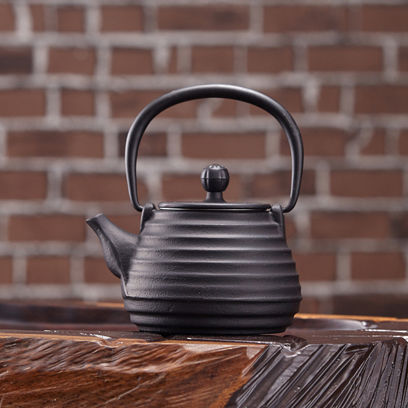 Small cute Thread iron kettle,  flat enamel cast iron tea pot with stainless steel filter best quality tea sets