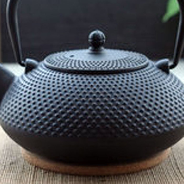 Chinese traditional small cast iron teapot, custom logo on the bottom hot sale teapot tea kettle