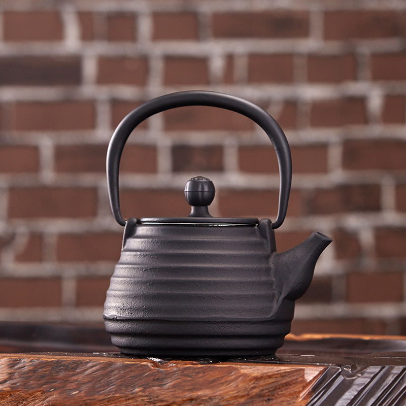 Small cute Thread iron kettle,  flat enamel cast iron tea pot with stainless steel filter best quality tea sets