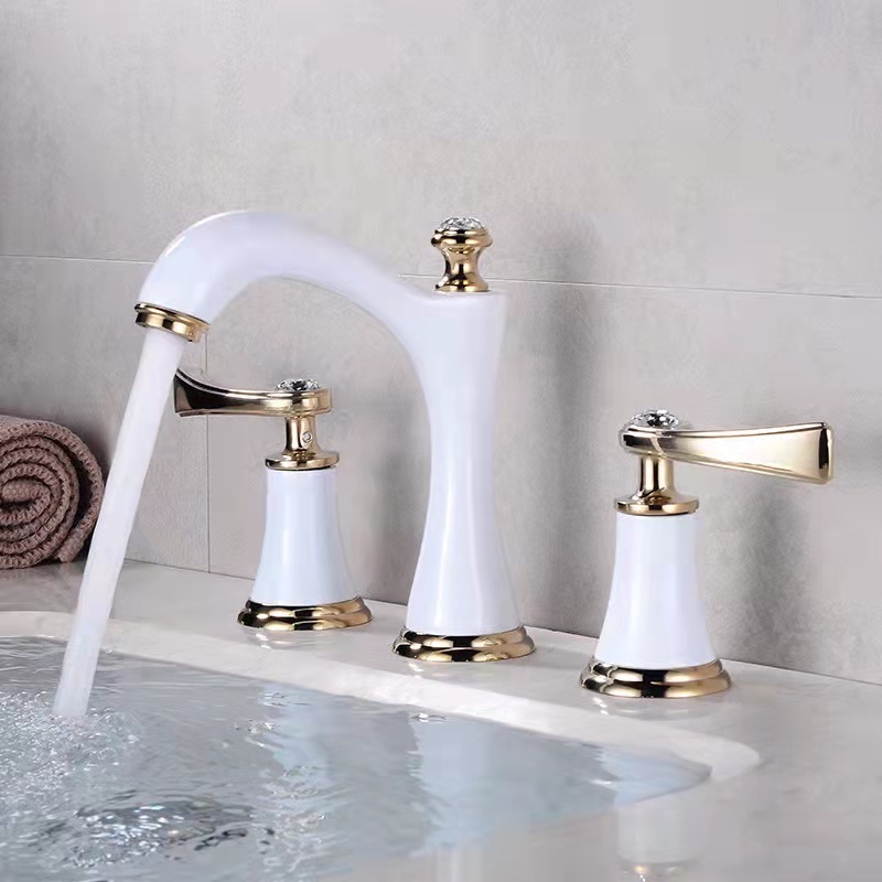 China Traditional Style Double Lever Brass Faucets With 3 Hole For Bath Sink Faucet