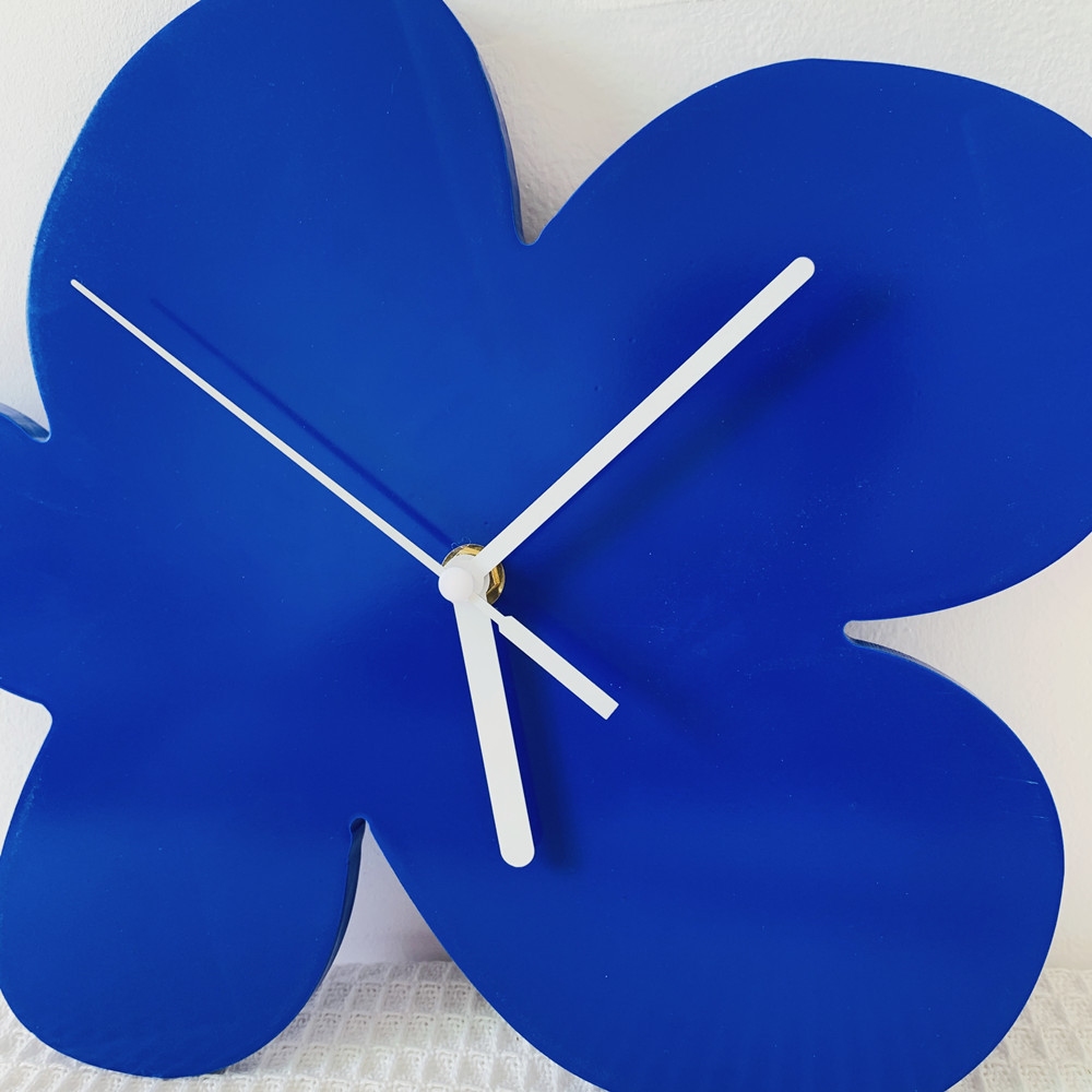 Ins retro Nordic home Klein blue flower clock mute clock model room clock  wall decoration