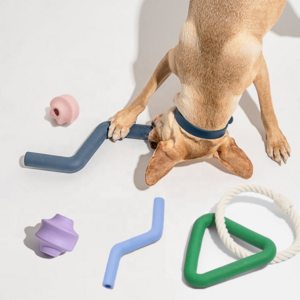 2023 Manufacturer Custom Extremely Durable Luxury Designer Training Tug Bite Ball On Rope Natural Rubber Dog Chewing Toy Set