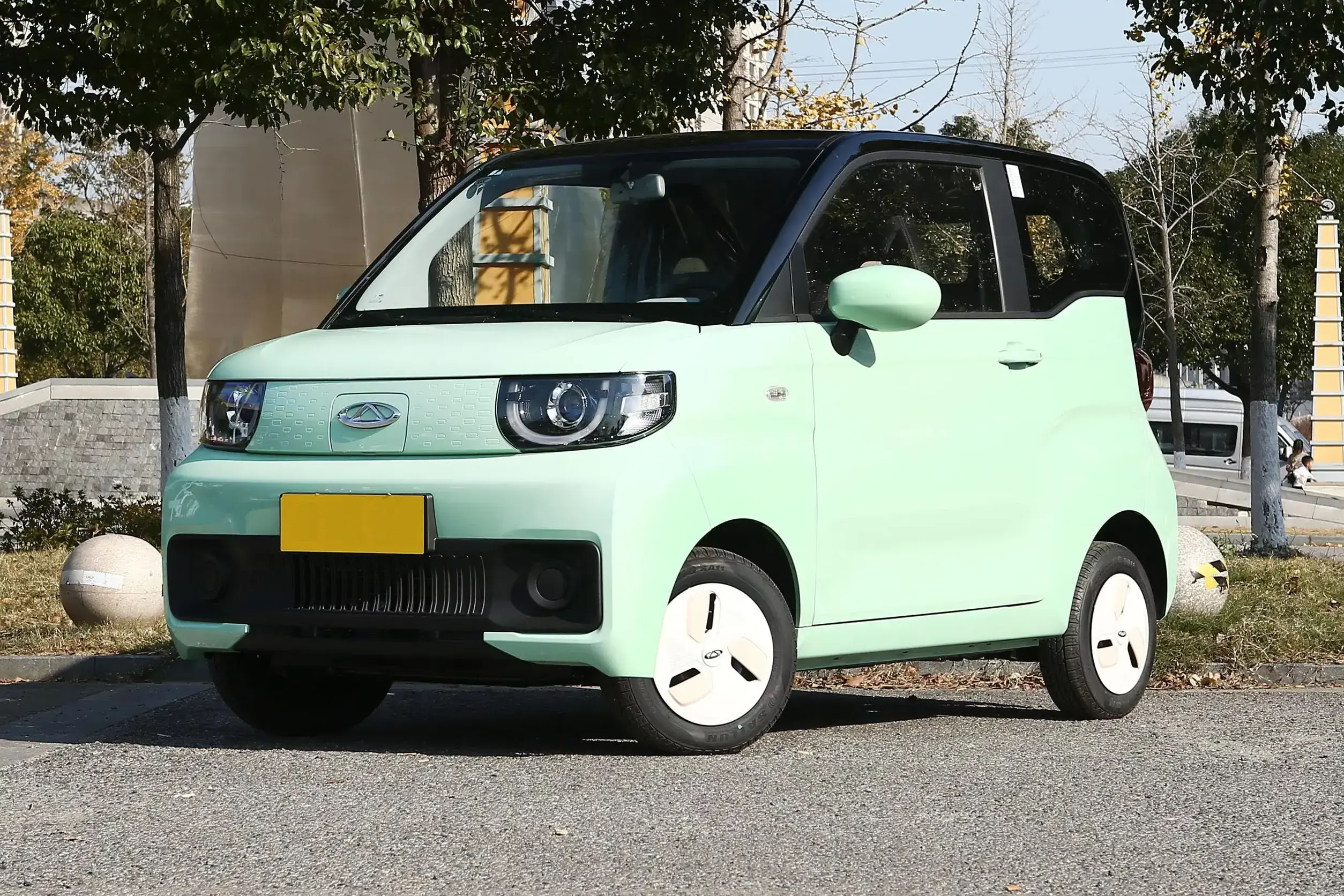 China 80 km/h left hand drive electric car 2 door 4 wheel 4 seater chery qq ice cream electric new ev mini car ev 2023 for sale