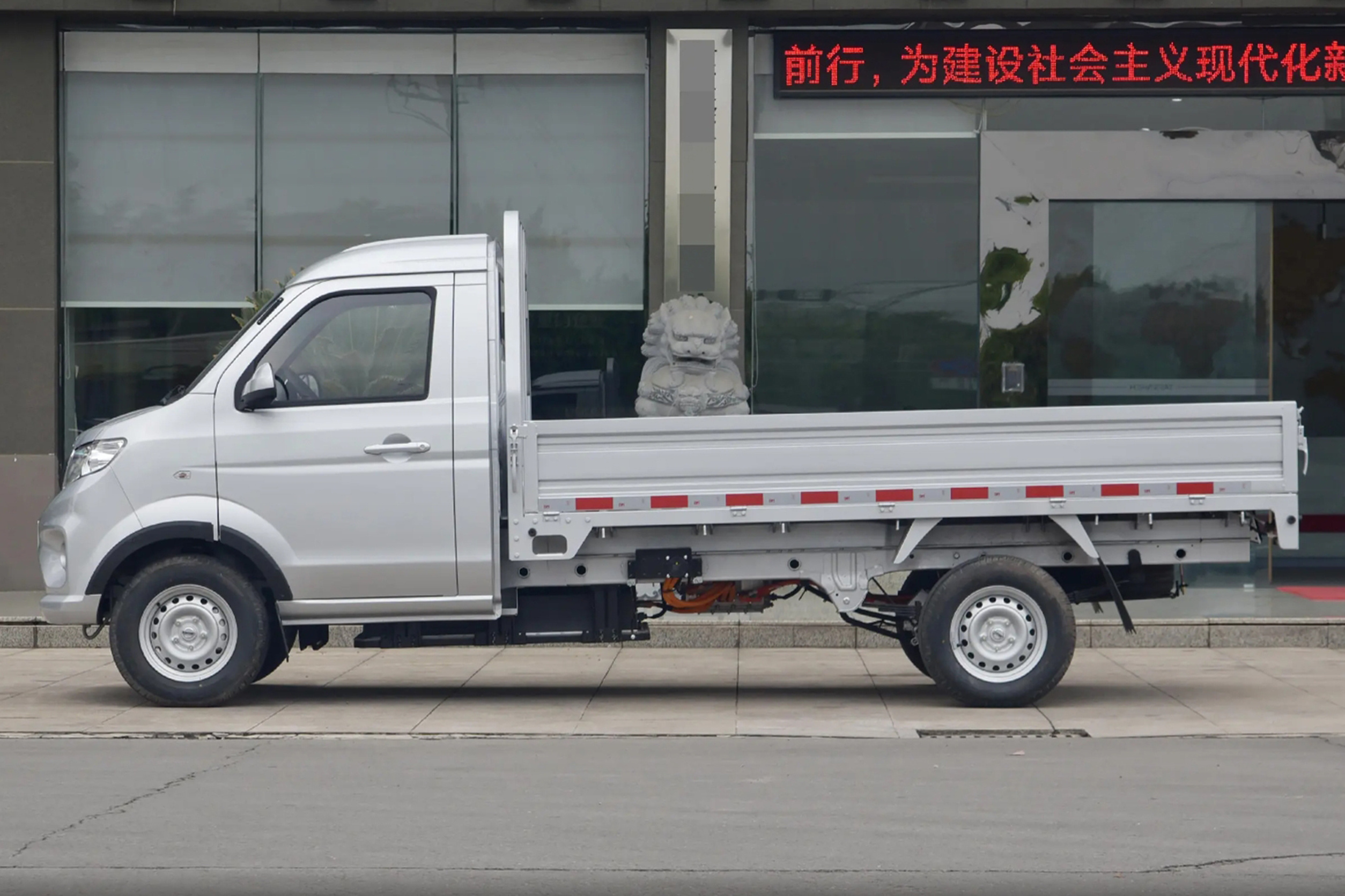 Chines Jinbei cheapest adult small delivery kei miniature electric cargo trucks 4x4 pickup car mini truck electrical for sale