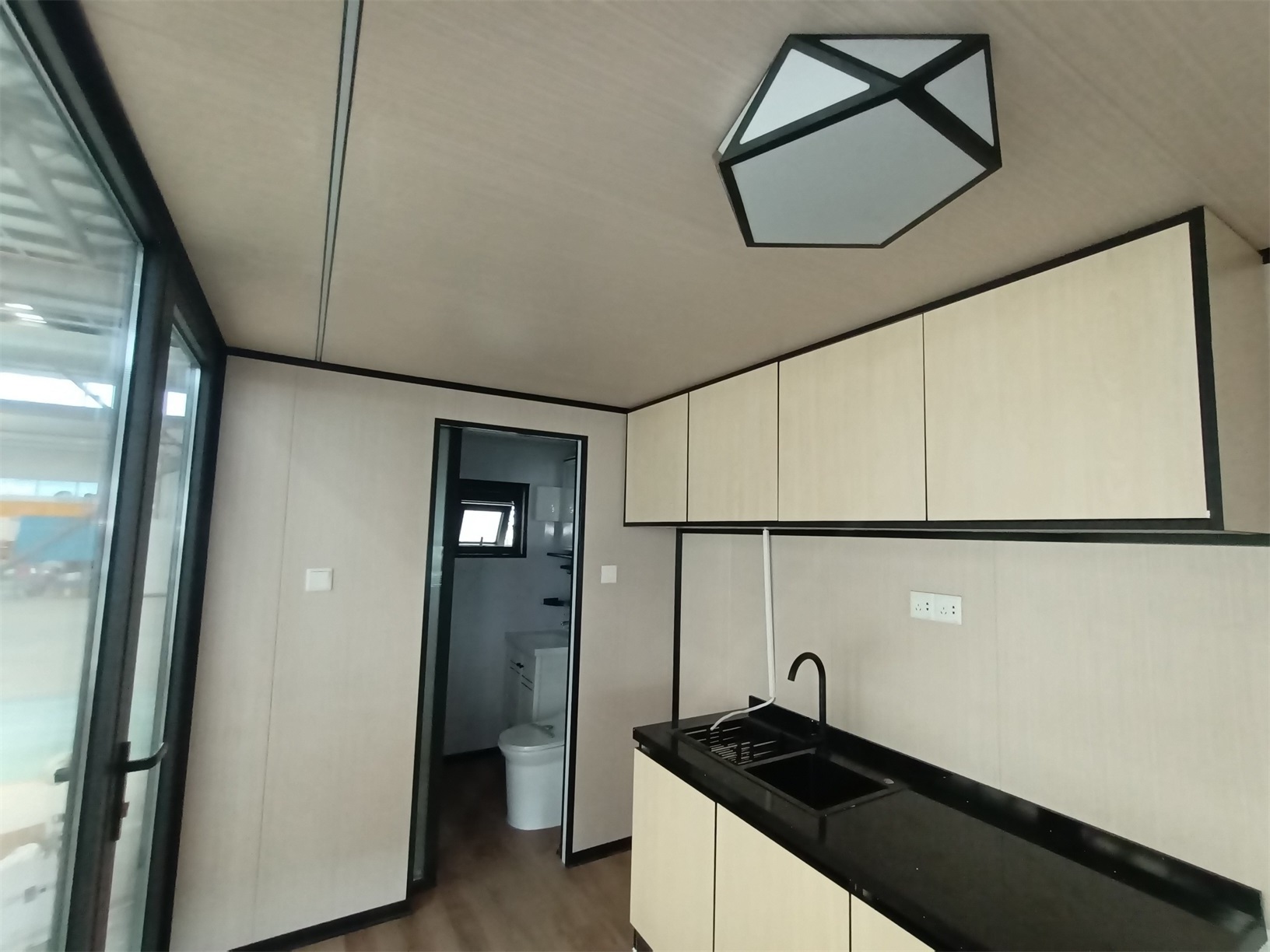 Luxury prefabricated apple cabin house with kitchen/bathroom/bedroom in Australia office pod