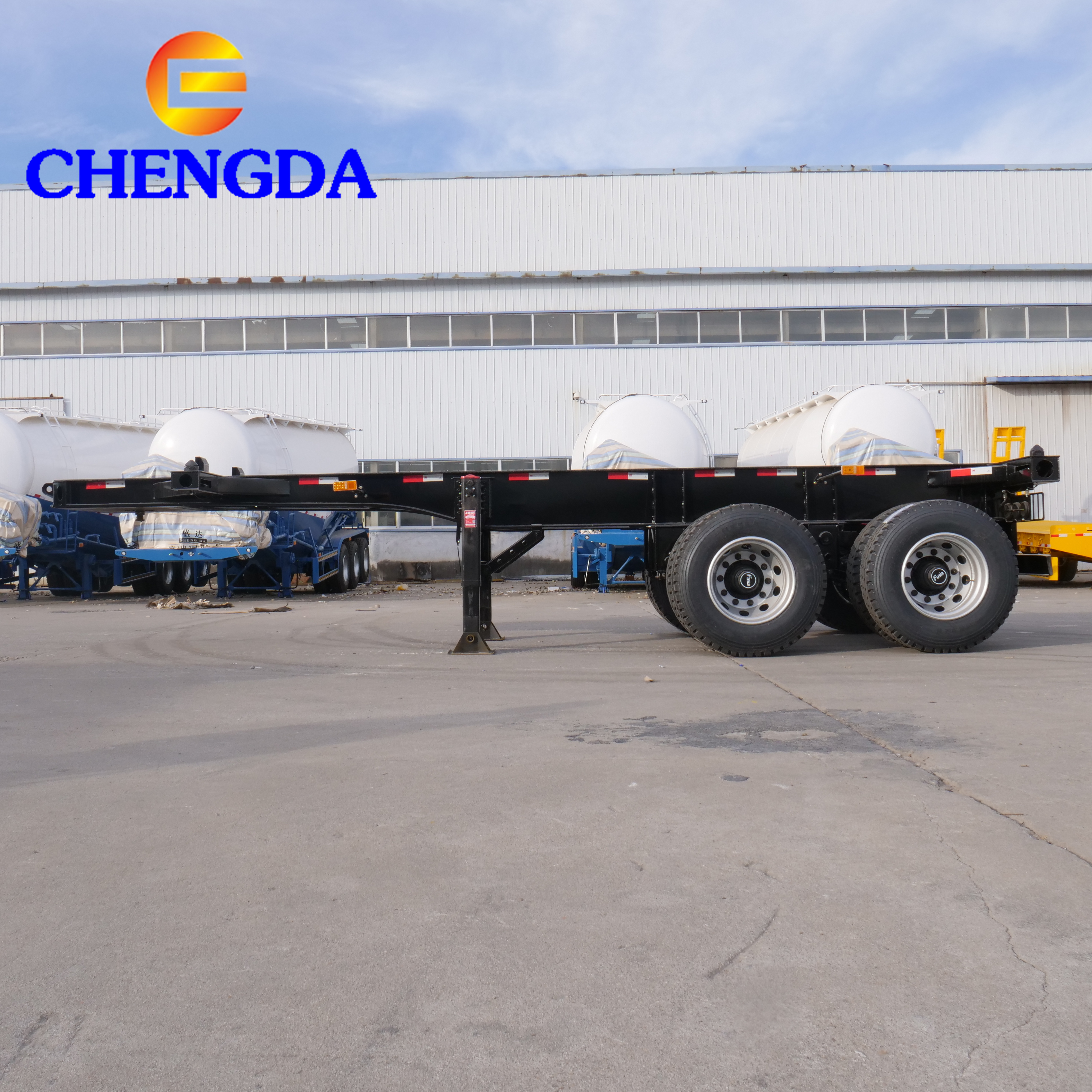 Factory Heavy duty low loader flatbed 40ft truck flat bed semi trailers for container and machine transport