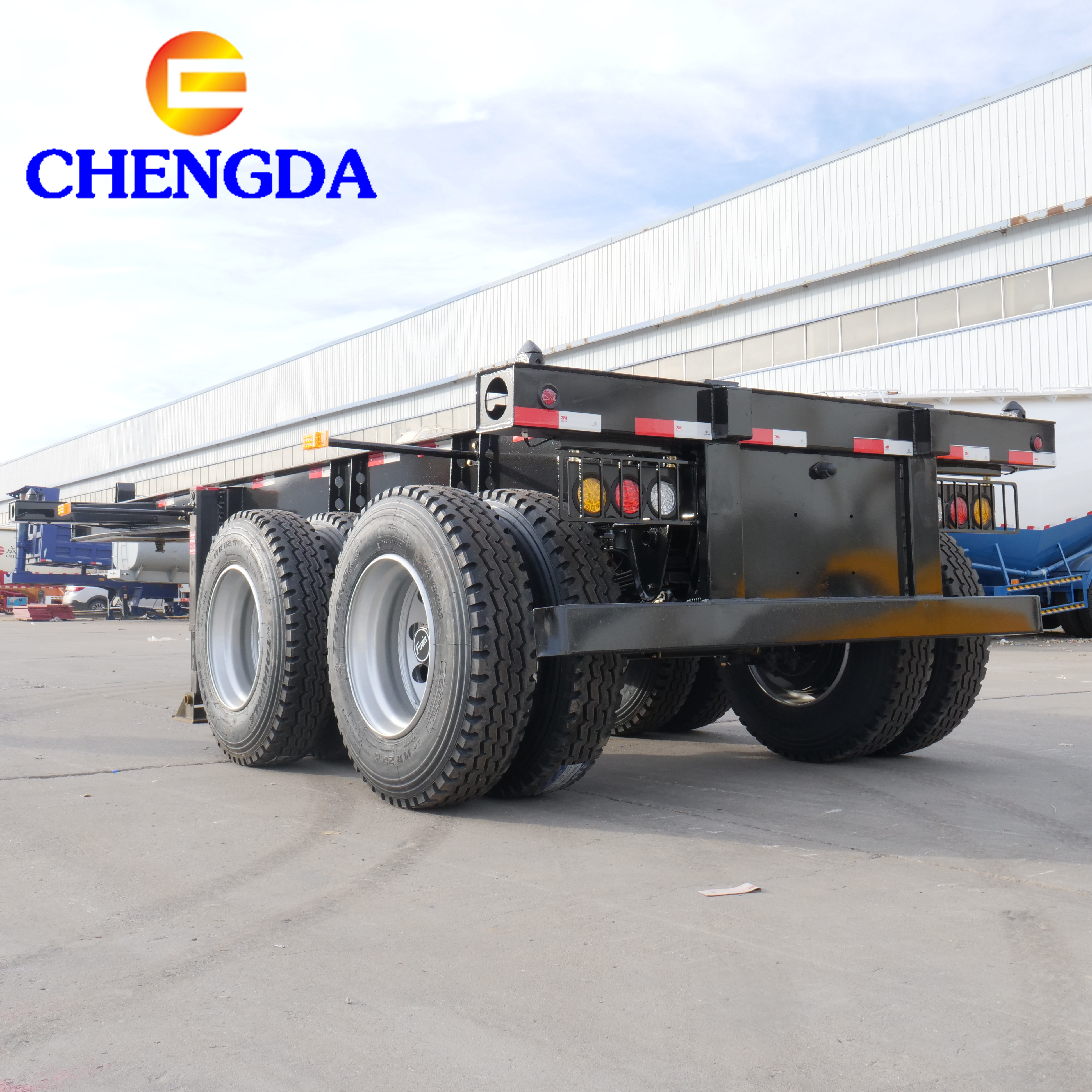 Factory Heavy duty low loader flatbed 40ft truck flat bed semi trailers for container and machine transport