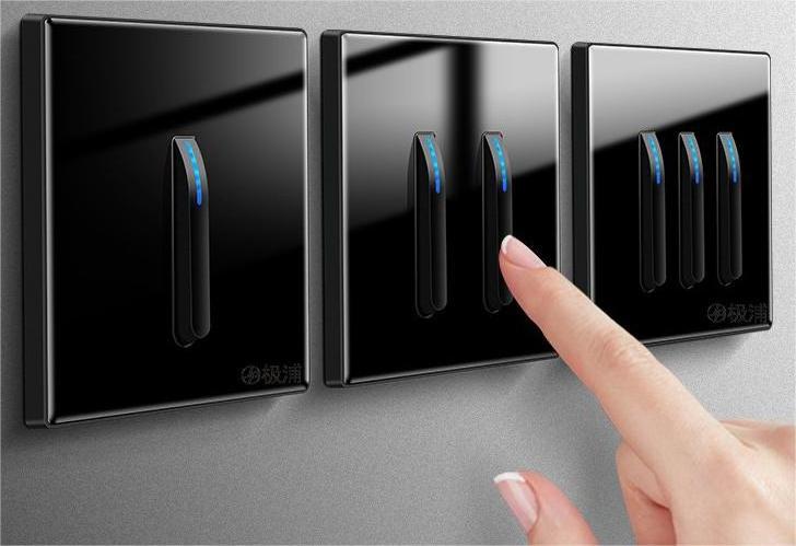 XUGUANG New Design 250V 10A 1/2/3/4 Gang UK/EU Standard Push Button Wall Switches And Sockets Light Electric Switches for home