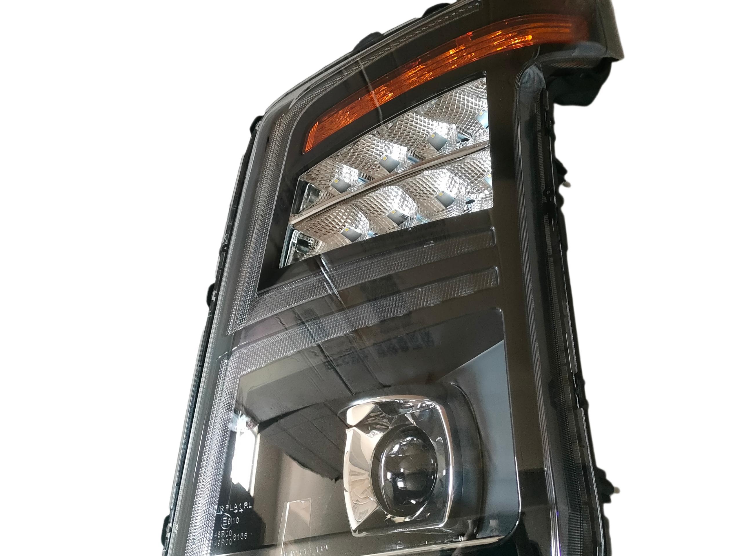 Suitable for Dayun Light Truck Xianglong Accessories 12V High and Low Beam Bulb Combination Headlamp Assembly