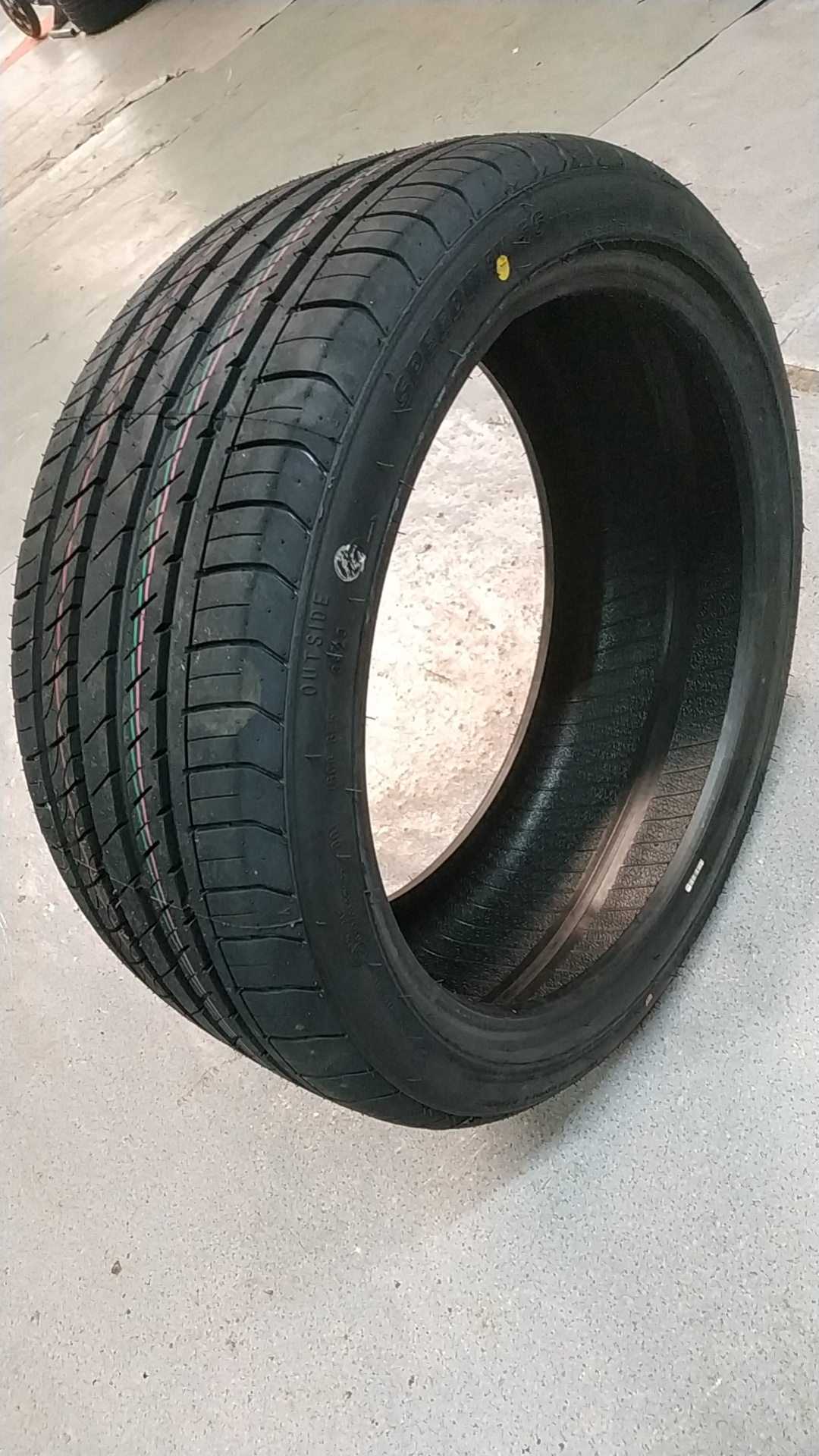 Passenger Car Tires 225/55RF17 13-18 Inch Made in China for Vichel Vehicles Linglong Tire Brand