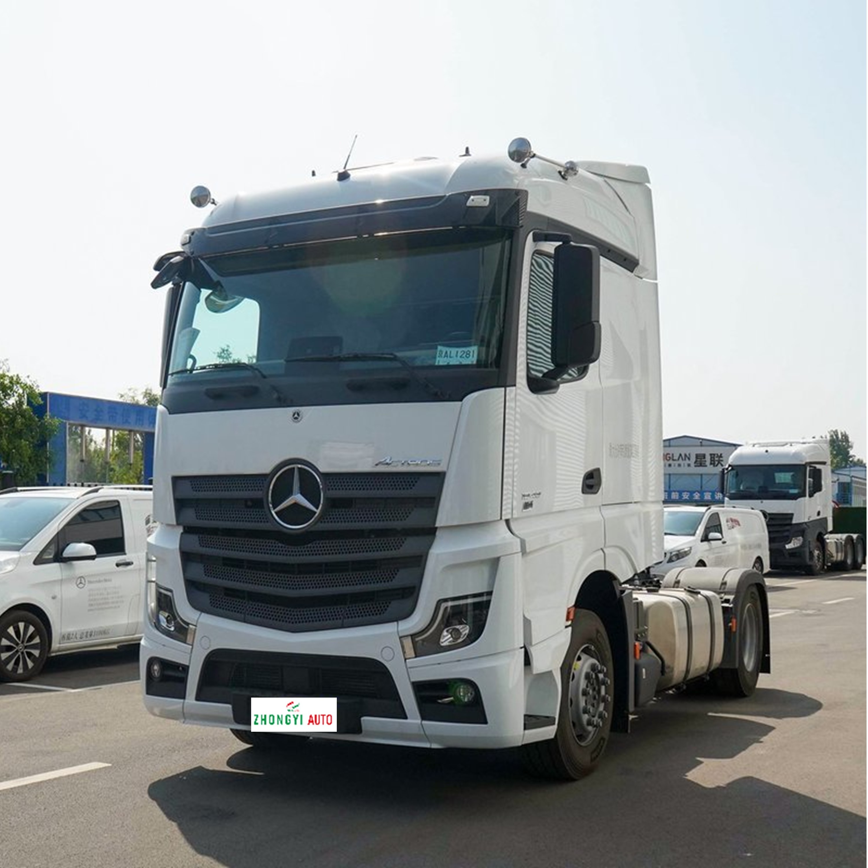 Mercedes-benz new trucks actros in china in stock 4*2  6 Wheel Truck New Diesel Engine Tractor Truck benz actros