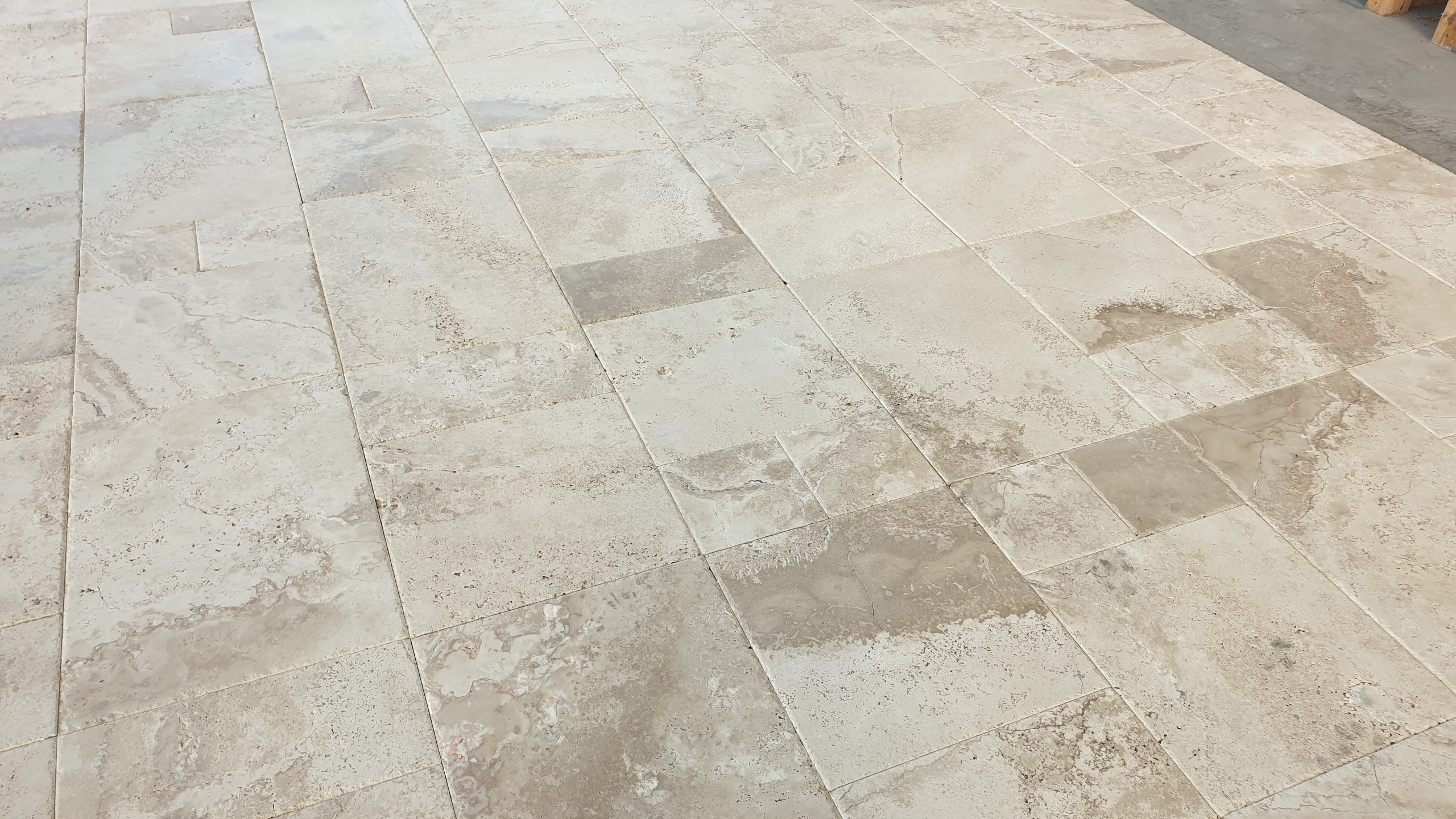 2024 Tralles Travertine French Pattern Set Unfilled Honed with Chiseled Edge Made in Turkey Indoor & Outdoor Floors Good quality