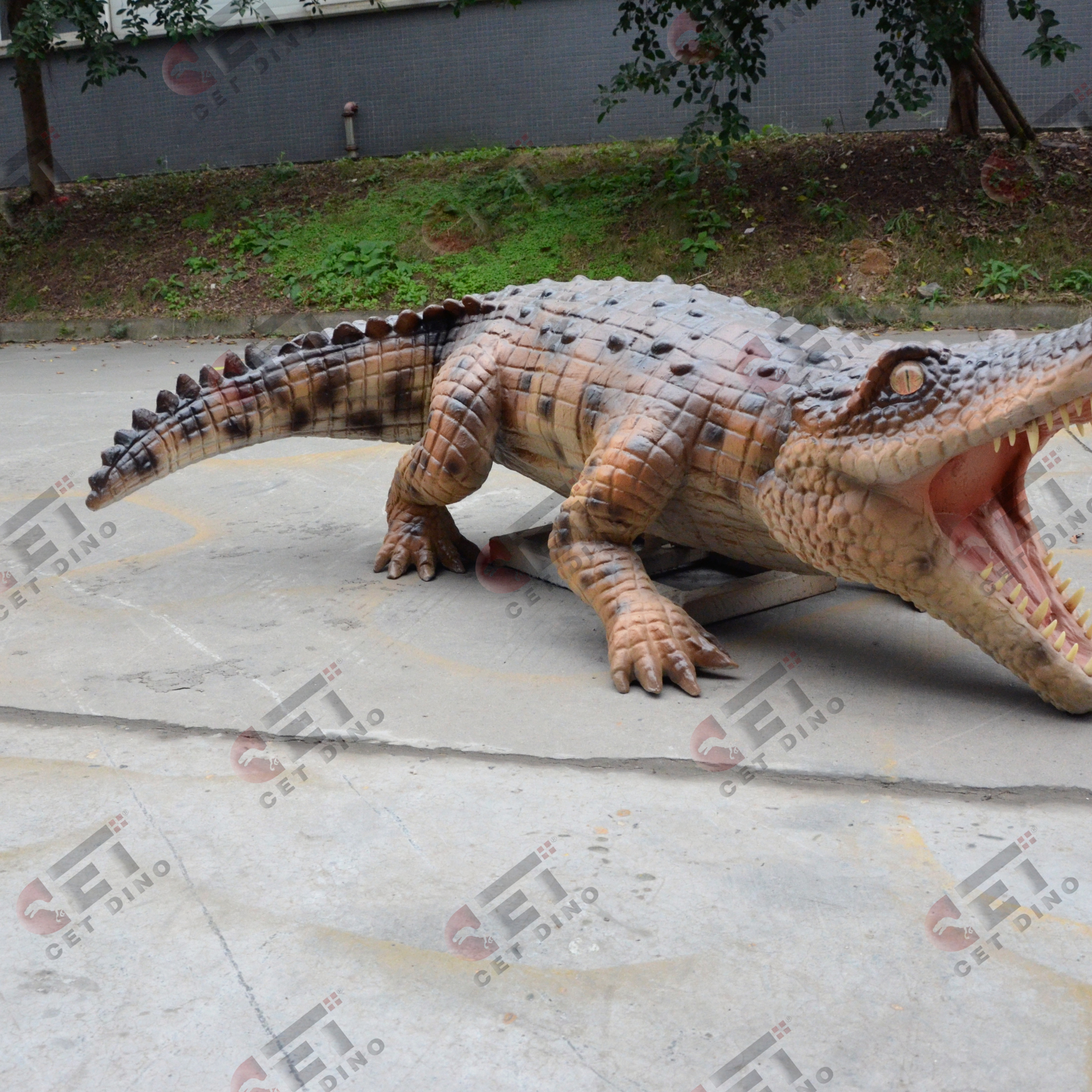 Zoo Park Animatronic Animated Remote Control Crocodile Animal Model