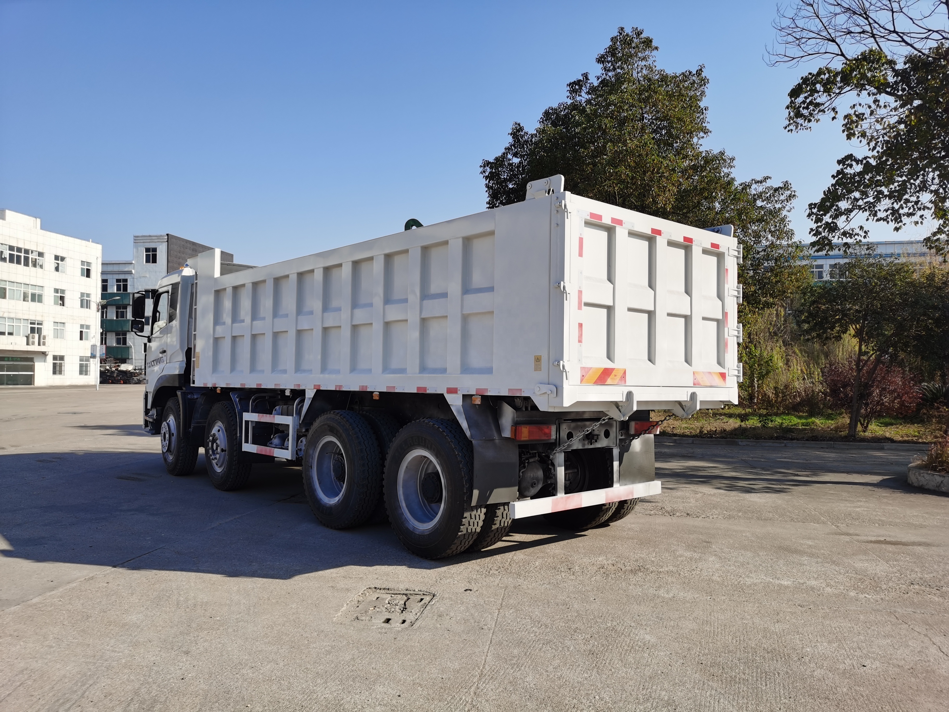 Factory direct sale brand new Donfeng 8x4  heavy duty dump dumper truck 12 wheels tipper  truck good price left right hand