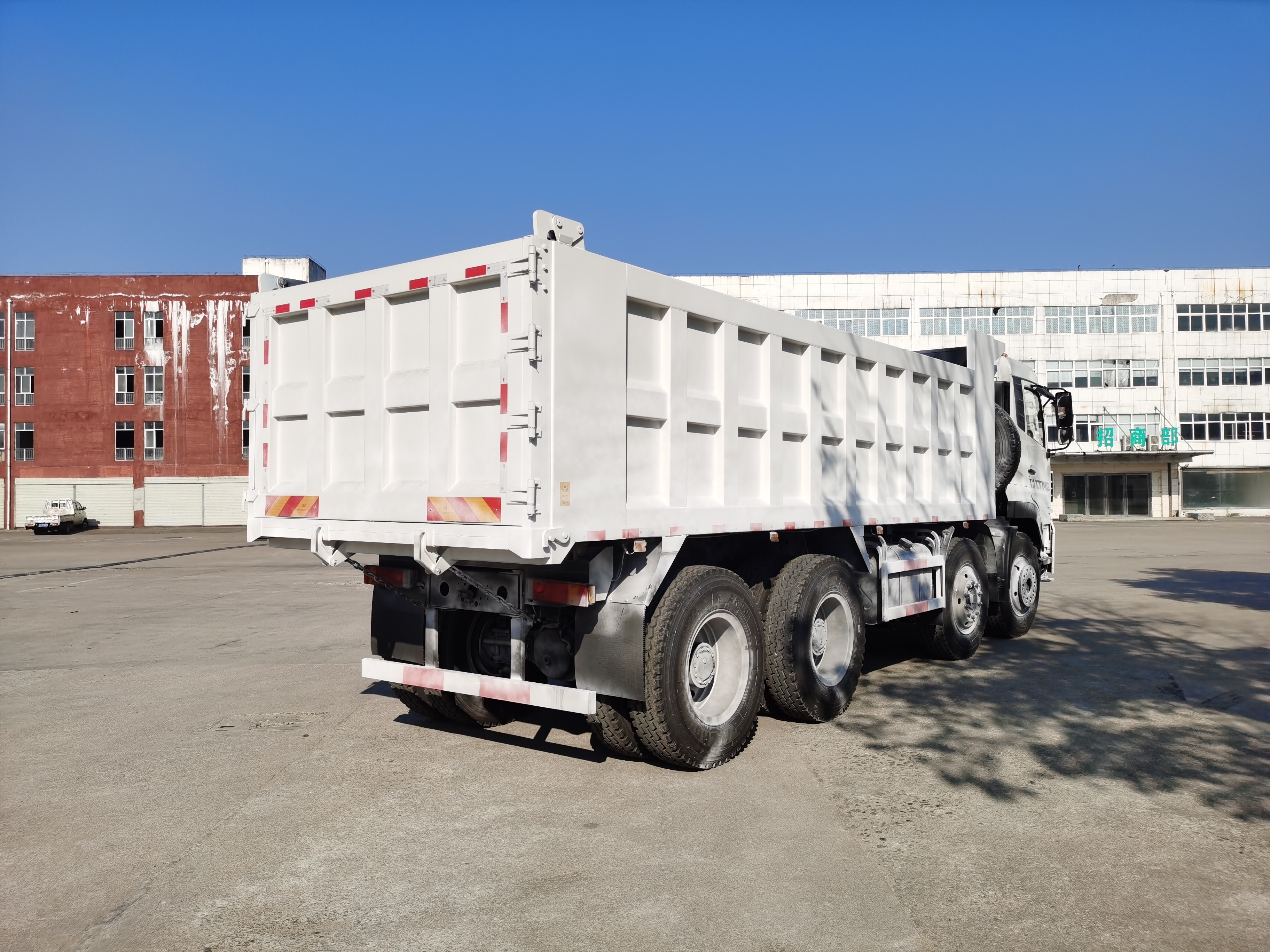 Factory direct sale brand new Donfeng 8x4  heavy duty dump dumper truck 12 wheels tipper  truck good price left right hand