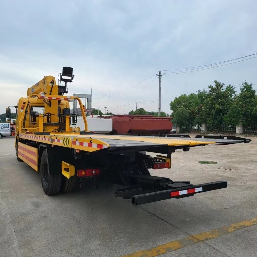 manufacture china factory flatbed wrecker tow truck 5tons platform wrecker truck 4x2 tow truck flat bed with crane