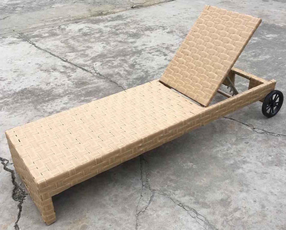 Modern Style Rattan Outdoor Lounge Chair  With Wheels Pool Side Beach Sun Lounger