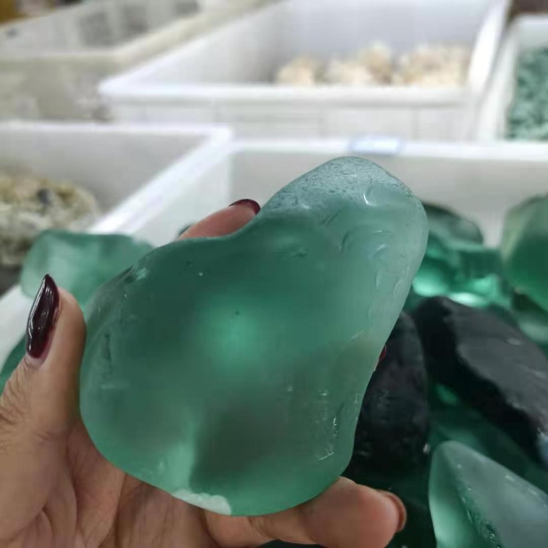 Donghai High quality natural processable crystal stone light green mint coloured glaze for sale