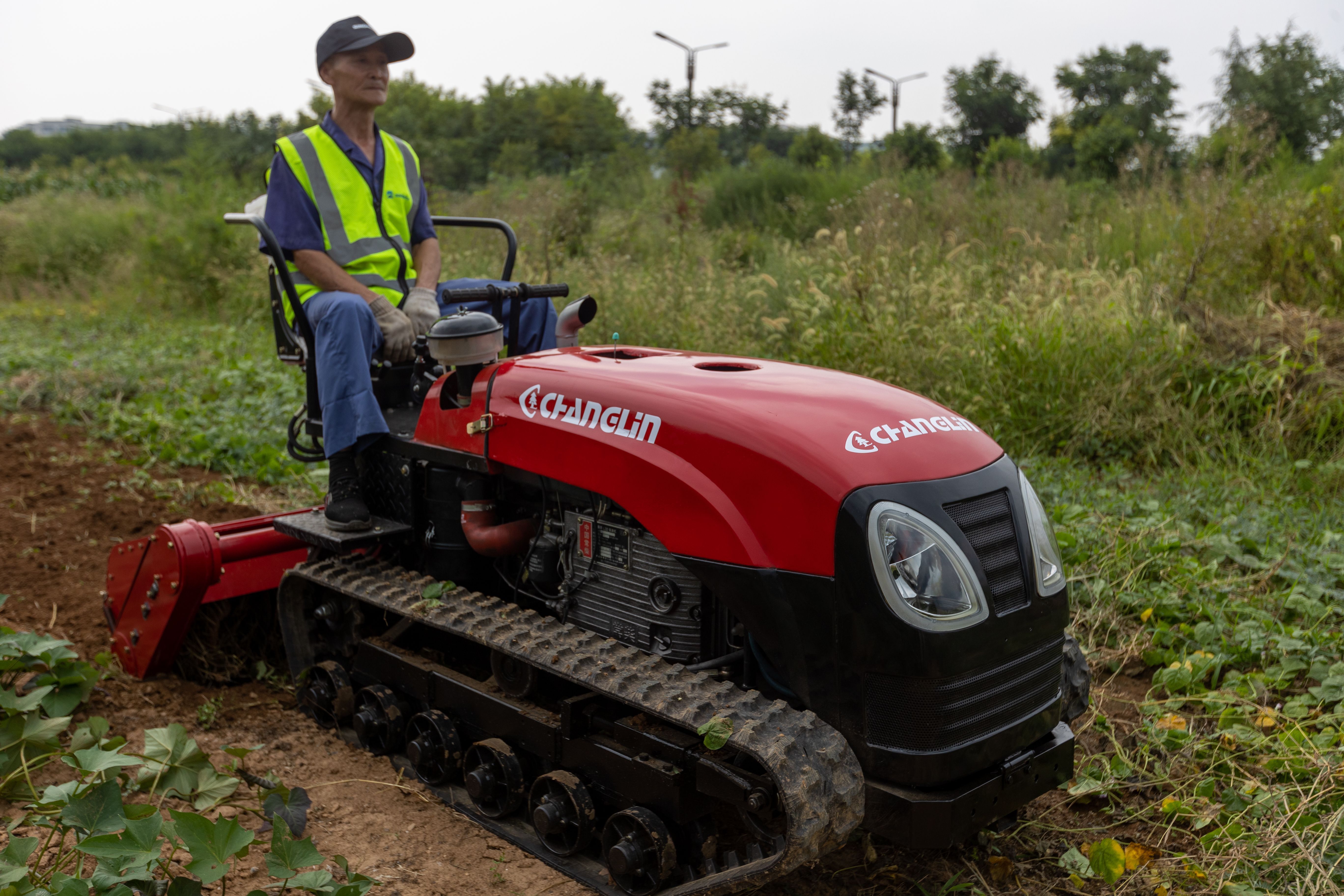 Construction Works CT120S  crawler tractors paddy field crawler tractor 28hp crawler rubber manual track tractor for sale