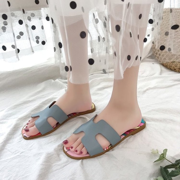 Ladies Sandals Shoes Flat Casual Fashion Designer Popular Slipper Pu Leather Women Beach Sandals Outdoor Hot One Thong Slides