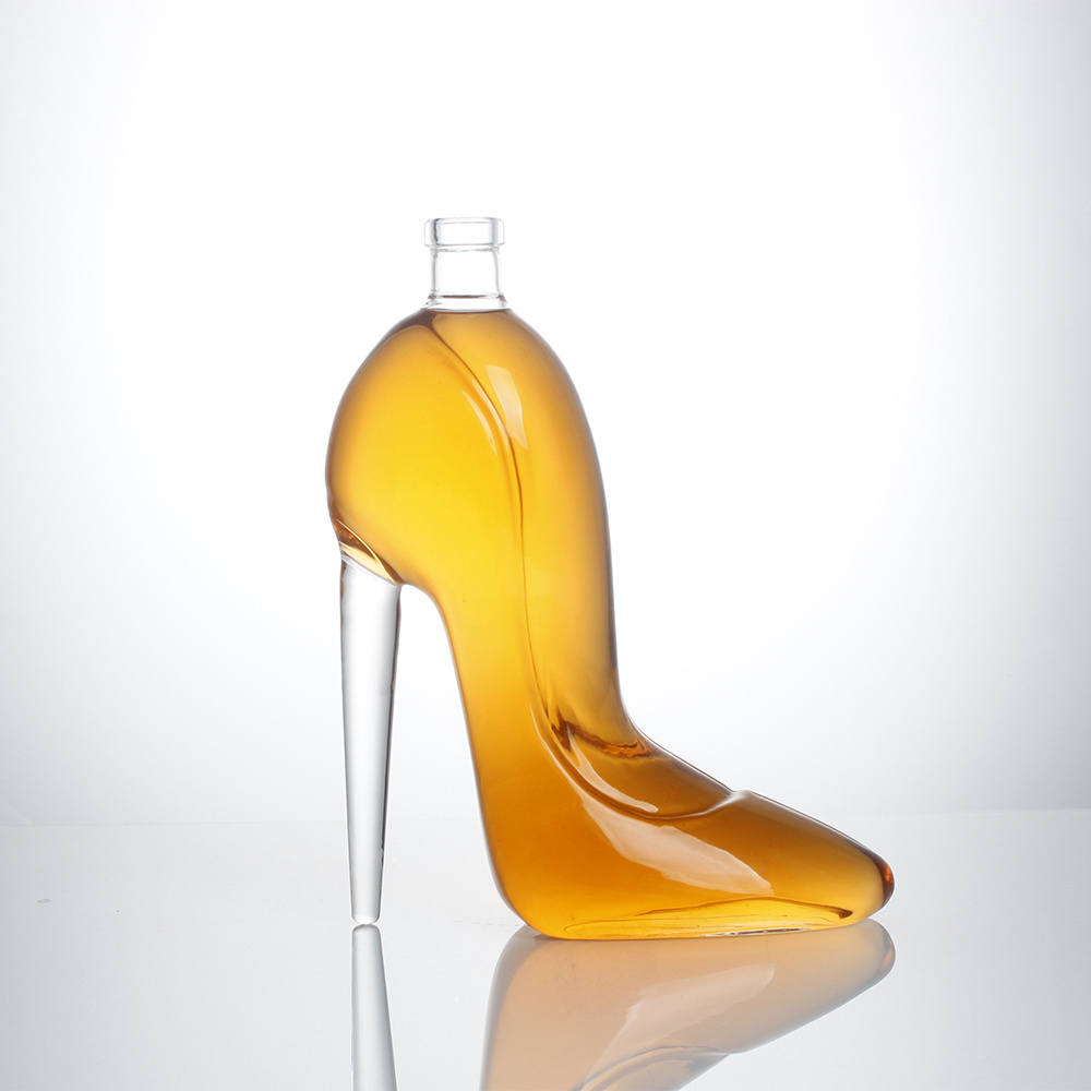 Unique High Borosilicate 750ml Heel Shoe Shape Liquor Whiskey Red Wine Glass Bottle for Bourbon Vodka