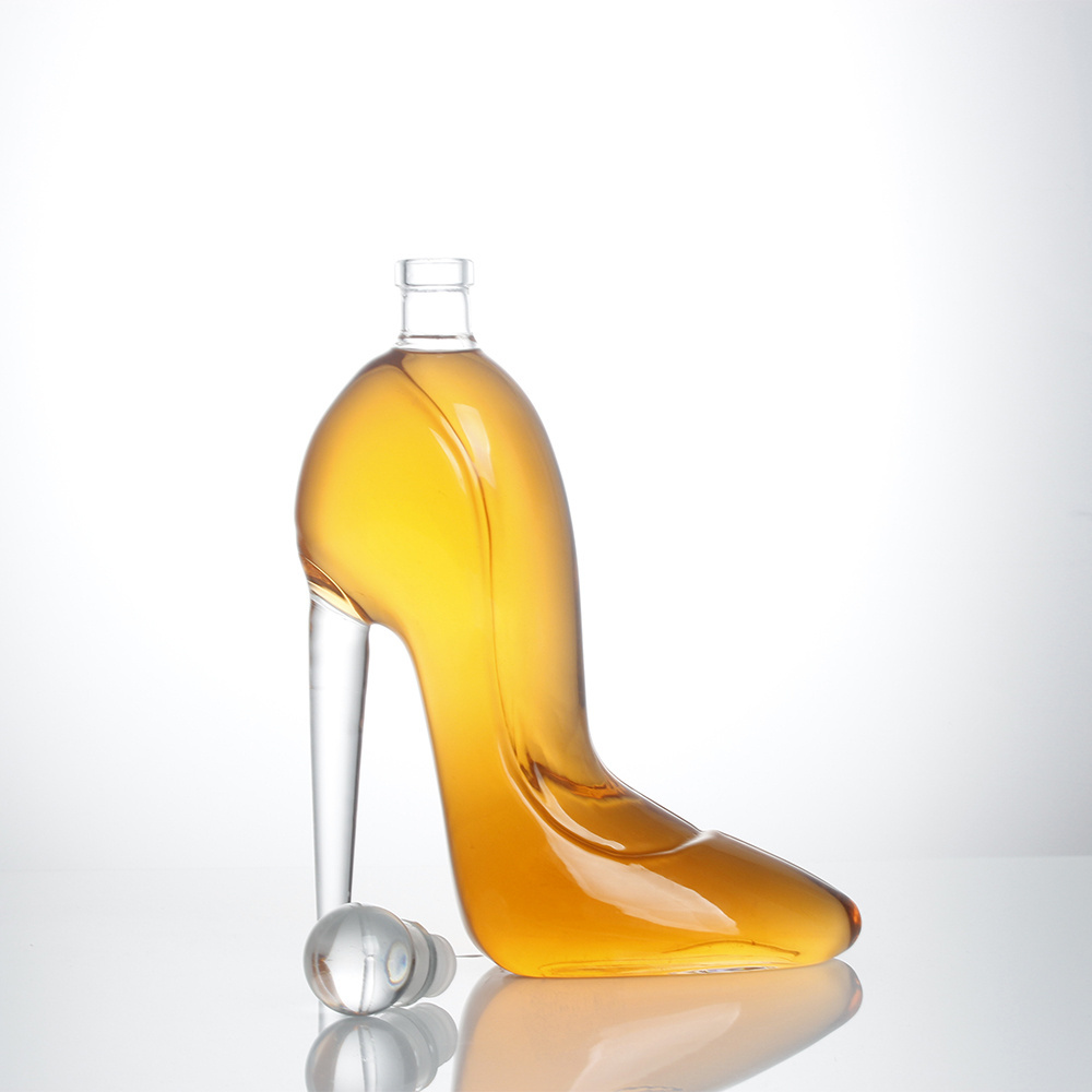 Unique High Borosilicate 750ml Heel Shoe Shape Liquor Whiskey Red Wine Glass Bottle for Bourbon Vodka