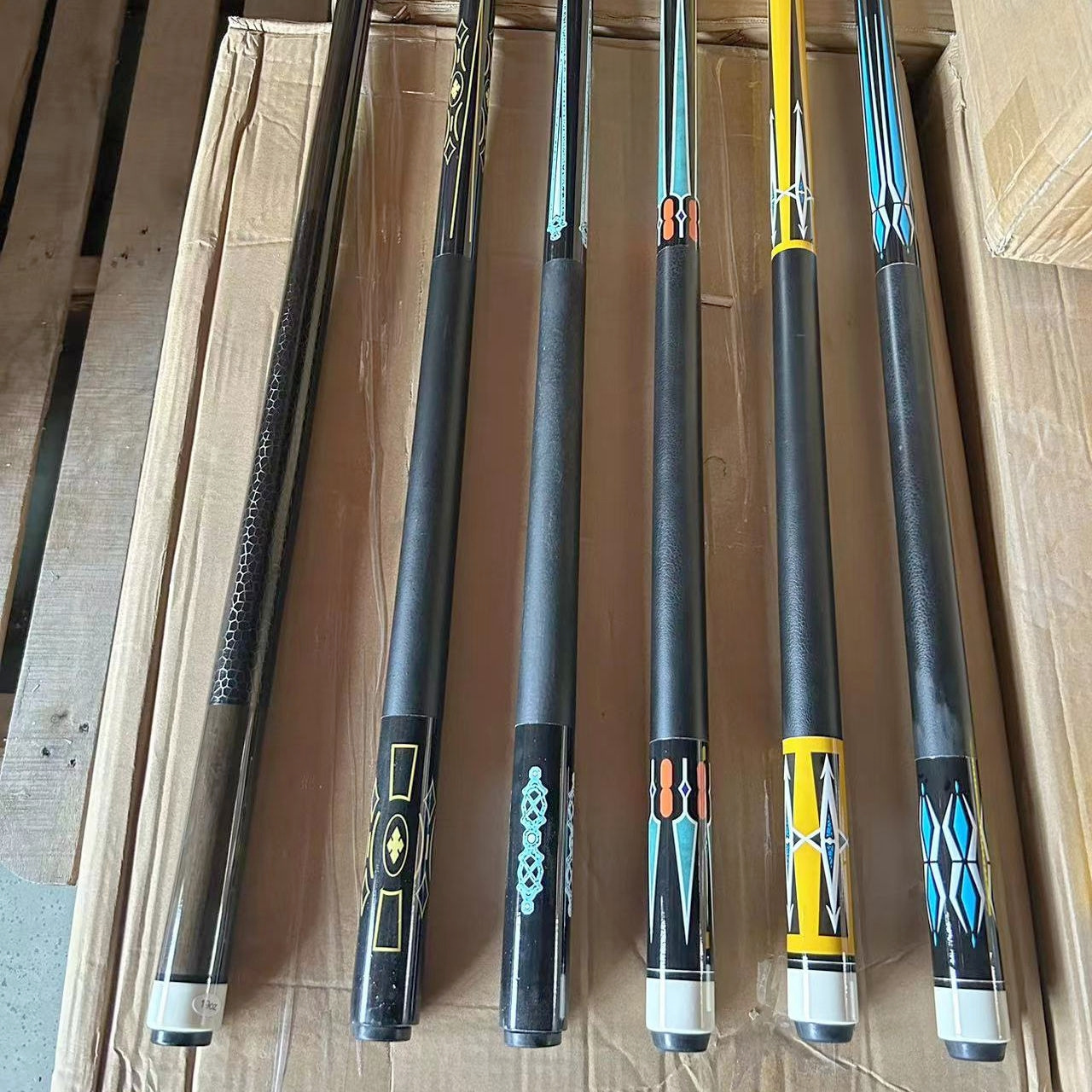 Manufacturer Supplier Cheap Wholesale Billiards Pool Cue Custom CL-P01 11-14mm Tip Center Joint Cue