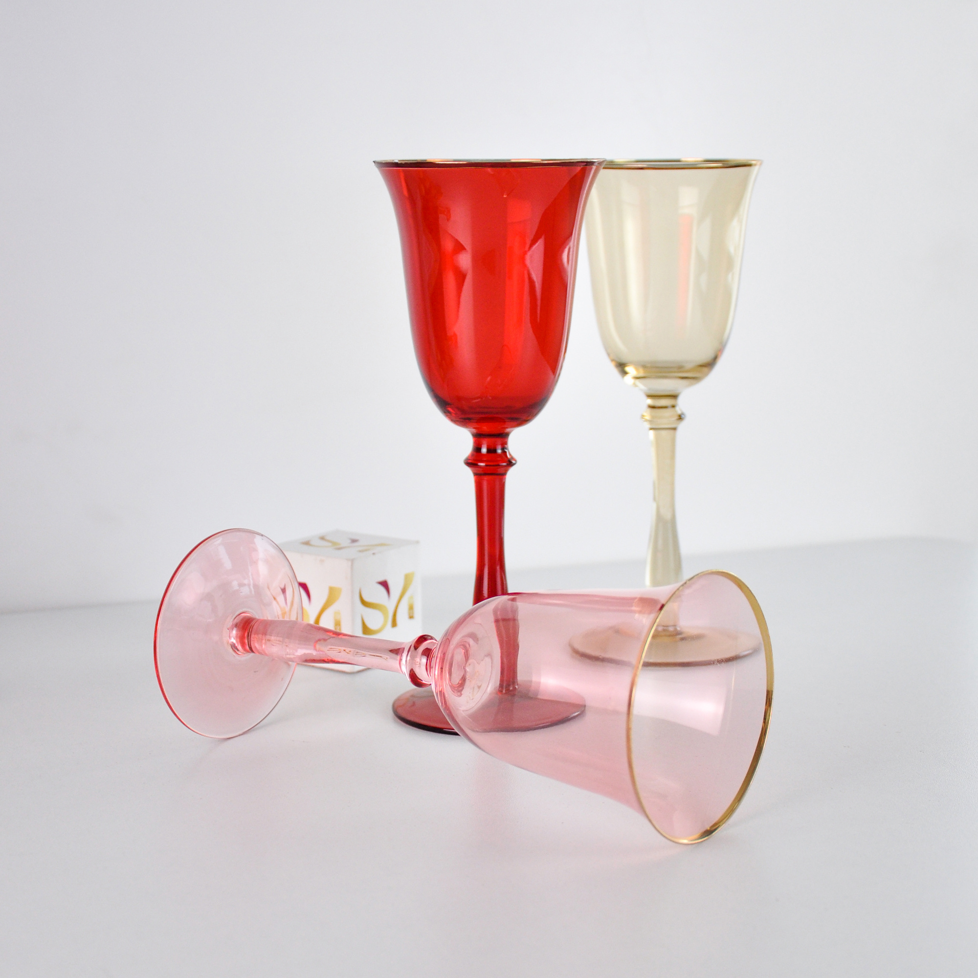 Custom White Wedding Decoration Red Glassware Set Rim Wine Glass Blue Black Rose Gold Luxury Drinking Glasses Water Glasses