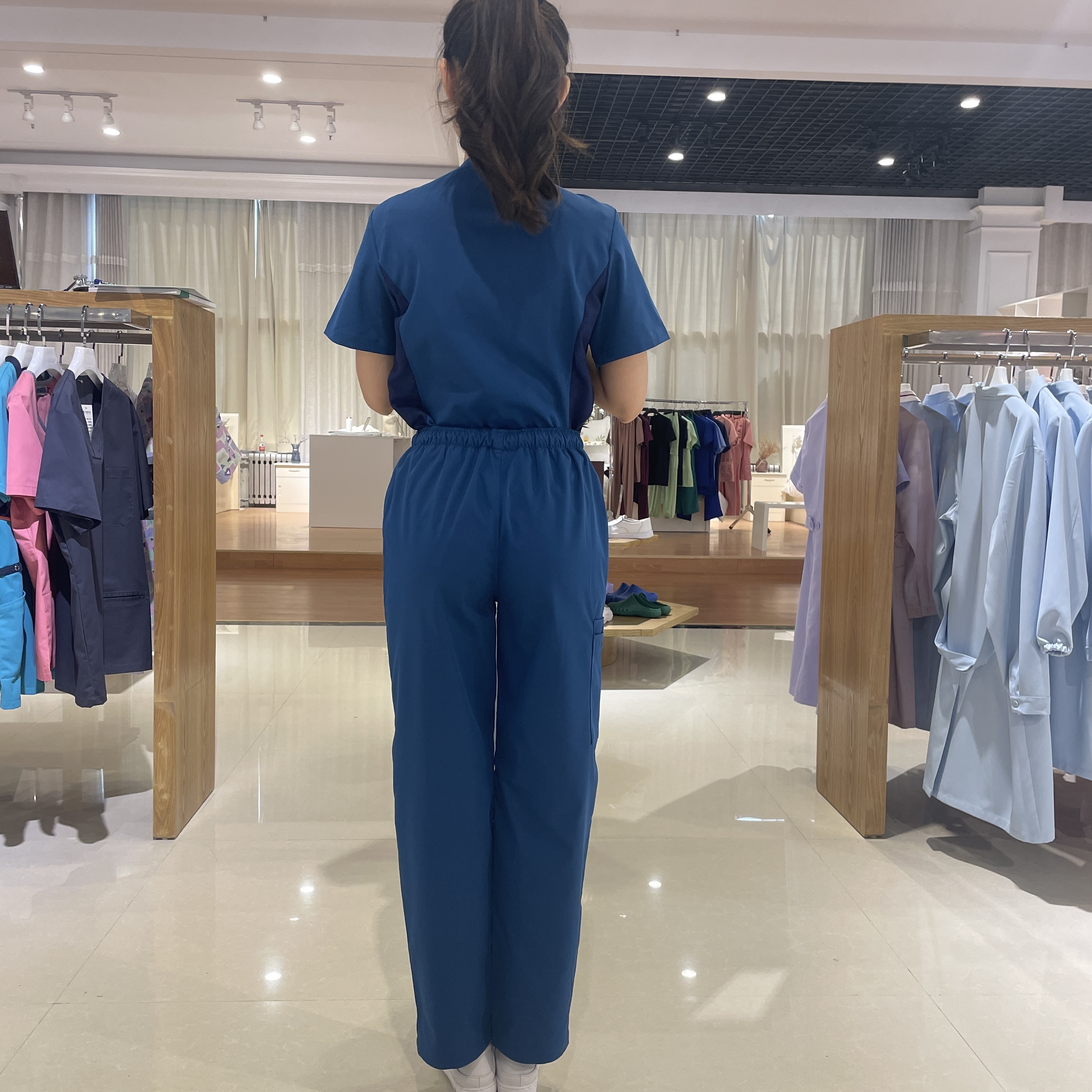 OEM fashionable hospital uniform medical scrub