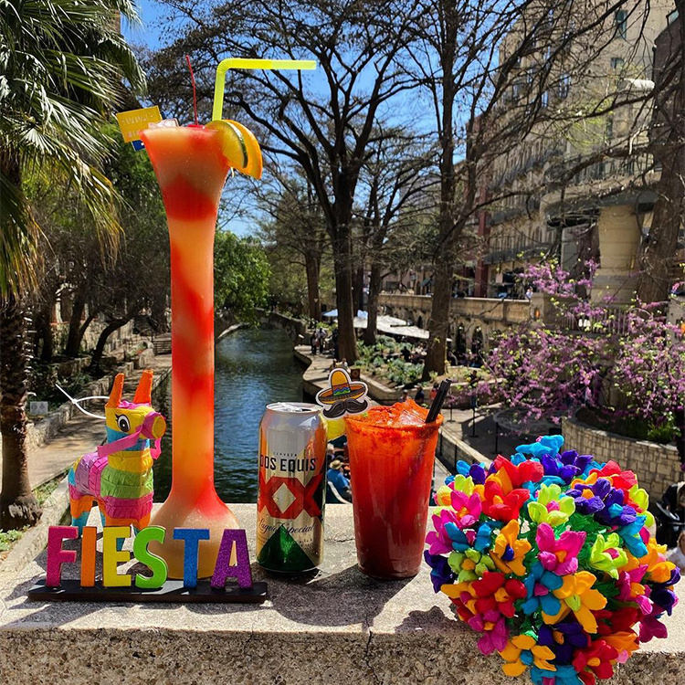 24/32oz Long neck vasos-plasticos-daiquiri souvenir cup stadium fiesta custom plastic tall slush yard cup with straw