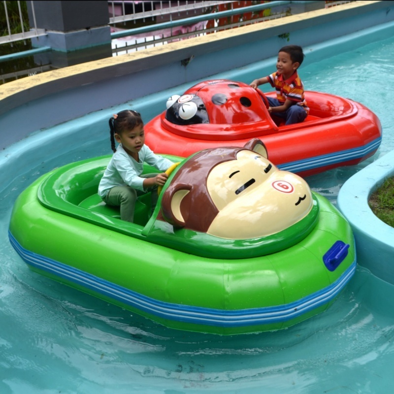 For All Ages Amusement Water Park PP Material Battery Electric Adult Inflatable Bumper Boat