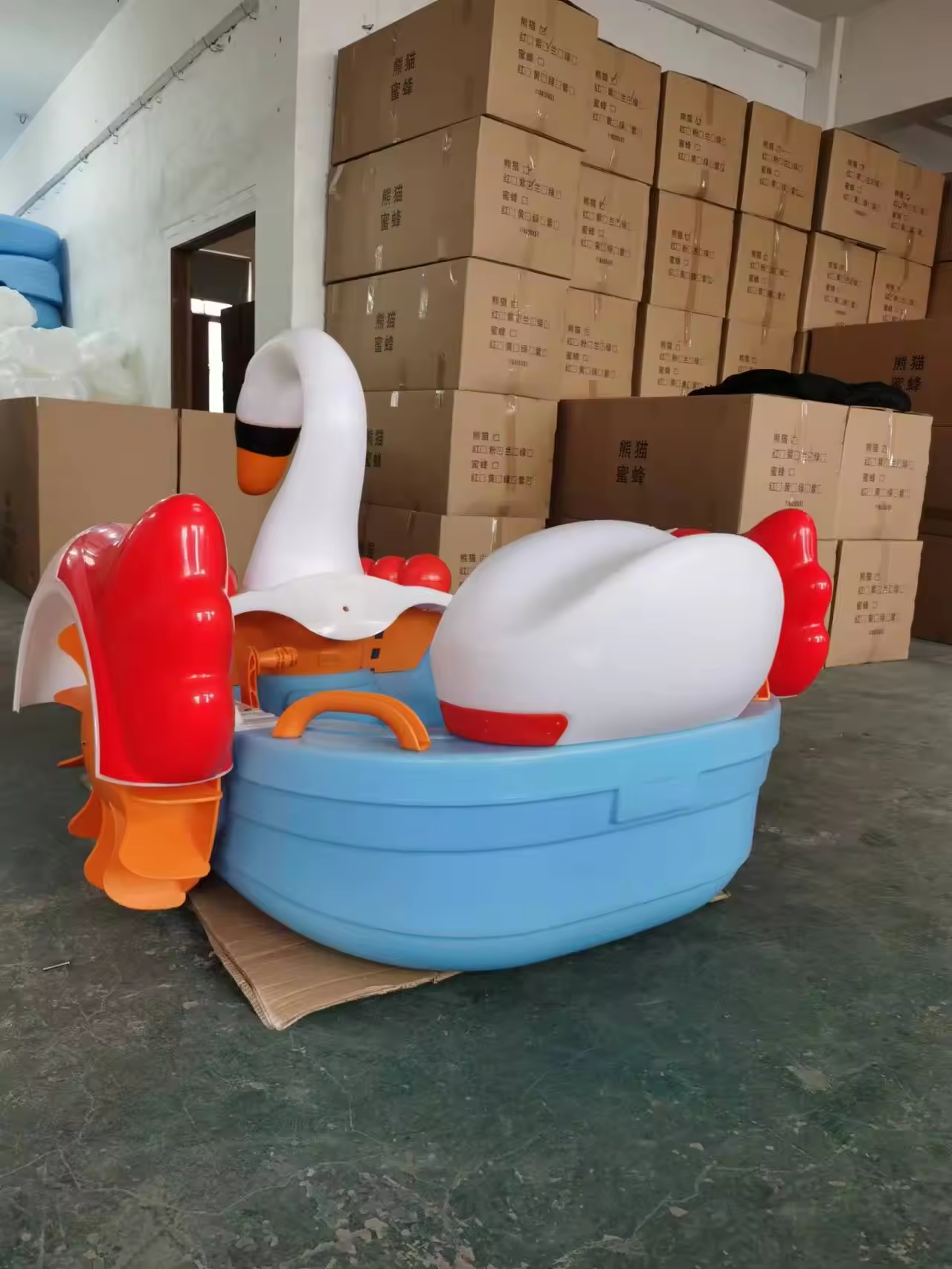 2024 The most popular new design kids hand paddle boat swan pedal boat for water park