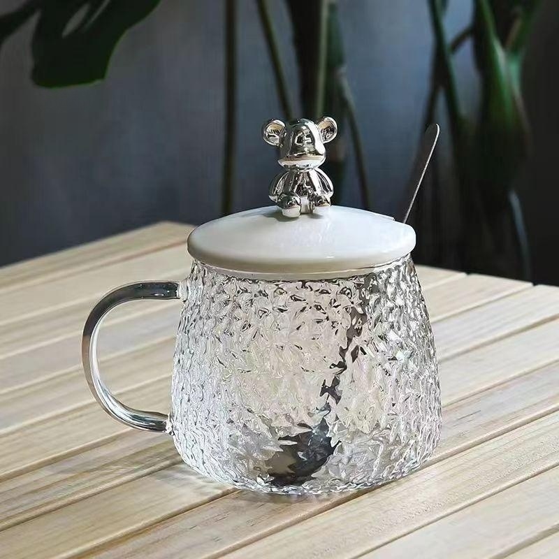 Wholesale Vintage Glass Coffee Mugs 400ml Clear Bear lid glass mug Breakfast Cups with Handle Stackable Embossed Glass Cups