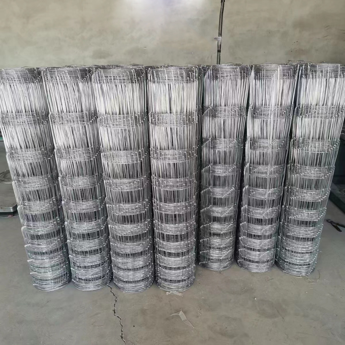 Best seller Farm Fence and Livestock Sheep Cattle Filed Fences and Flexible Horse Fences and Wire Mesh Galvanized grassland wire