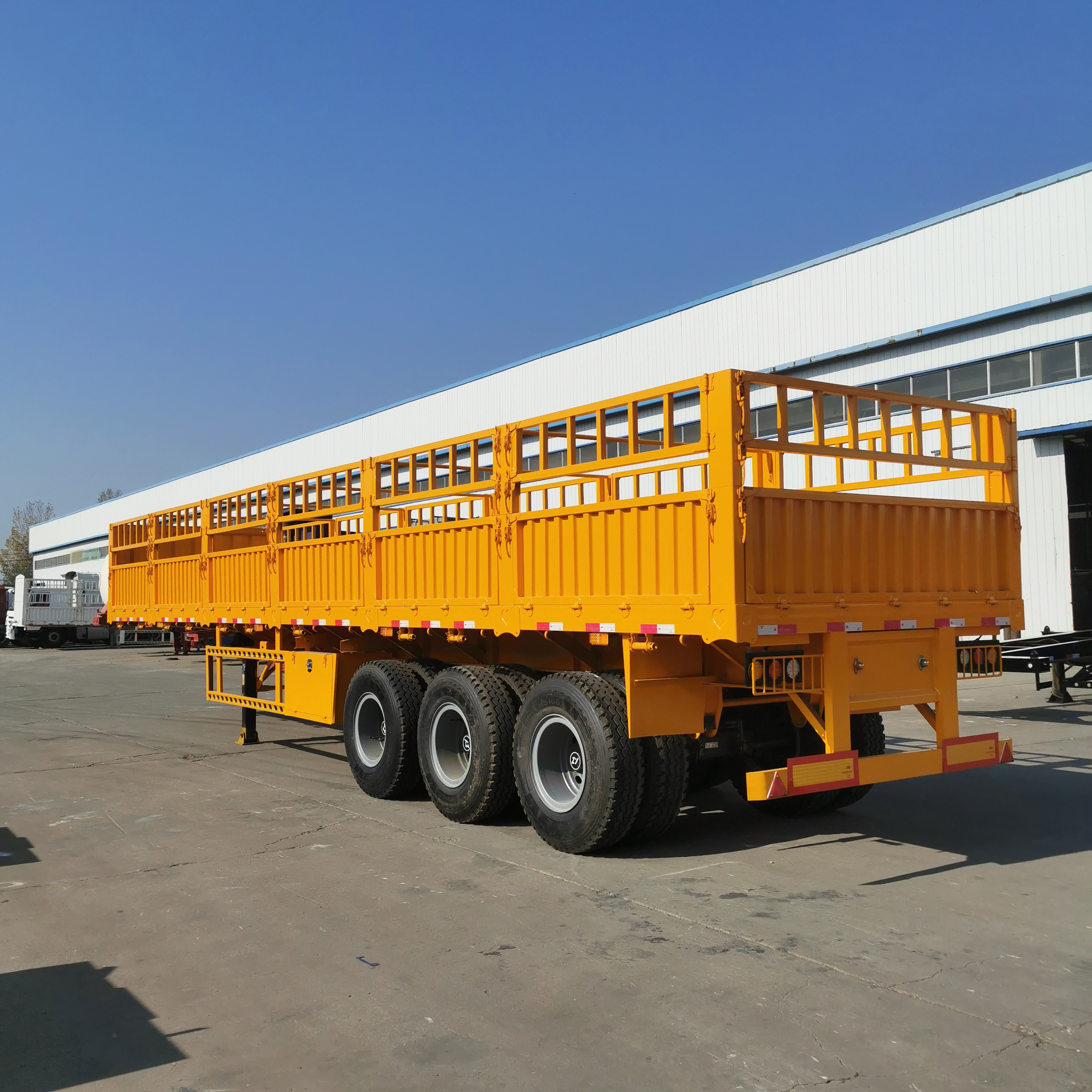 Cheap Price 100 Tons cattle trailer livestock trailer 3 axles cargo animal sugar cane transport stake fence semi trailer truck