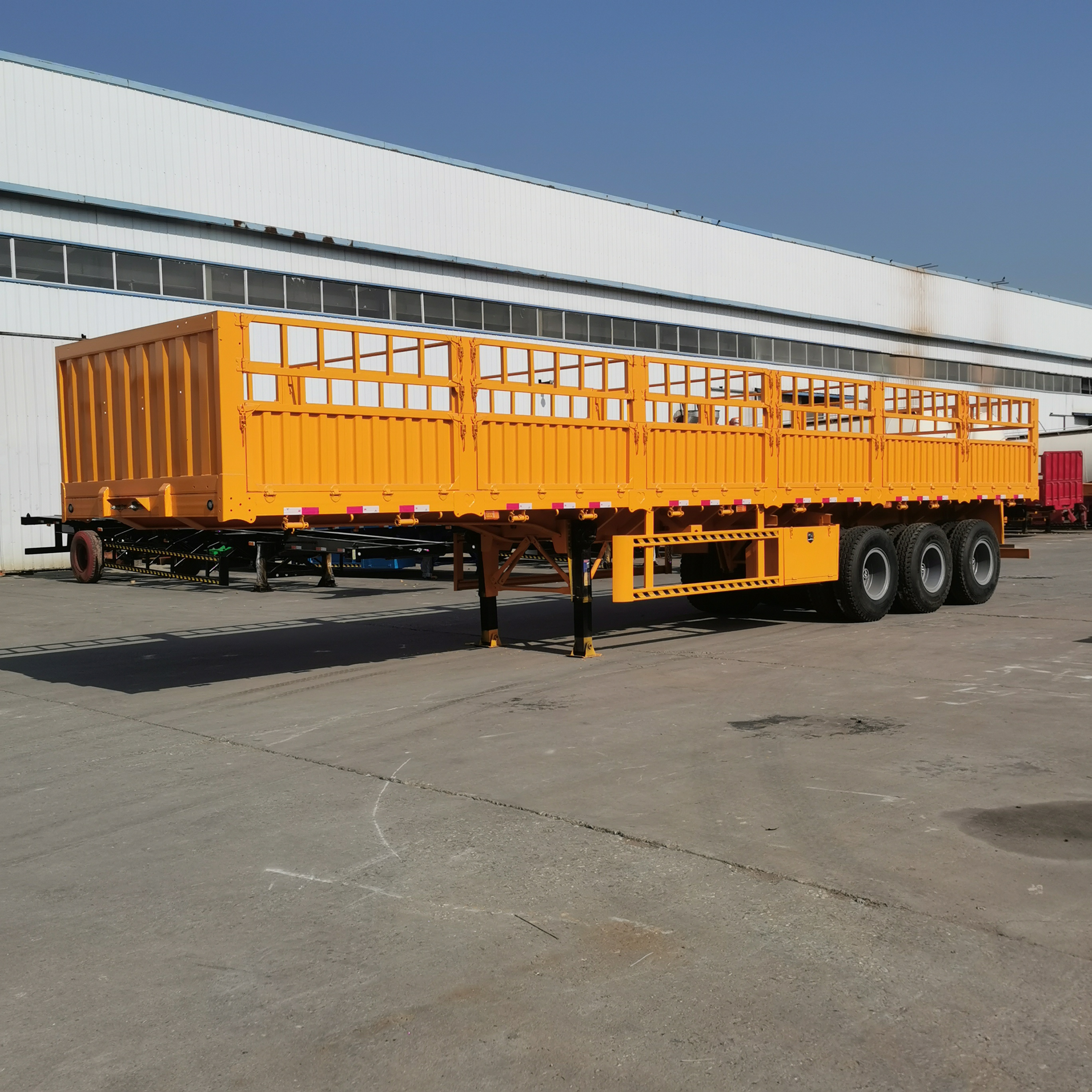 Cheap Price 100 Tons cattle trailer livestock trailer 3 axles cargo animal sugar cane transport stake fence semi trailer truck