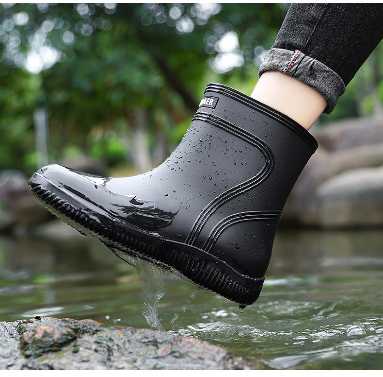 Men's Non-Slip and Wear-Resistant Fishing Shoes Thick Soles with Velvet Rain Boots Lightweight for Summer and Winter