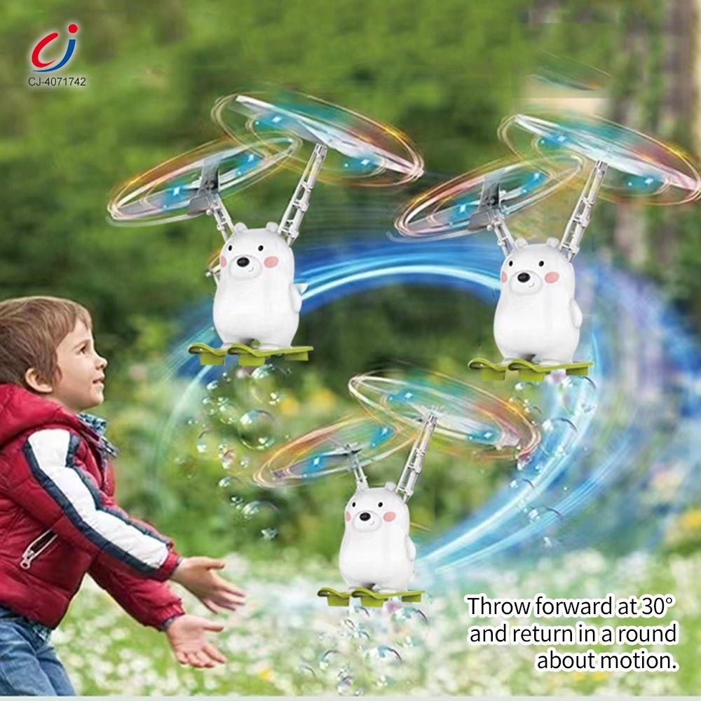 Chengji summer outdoor blower maker machine hand control induction helicopter flying bear plane light up bubble toy