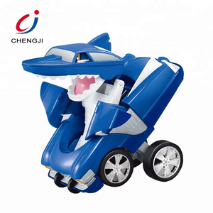 New hot sale shark shape deformed car cheap mini plastic toy