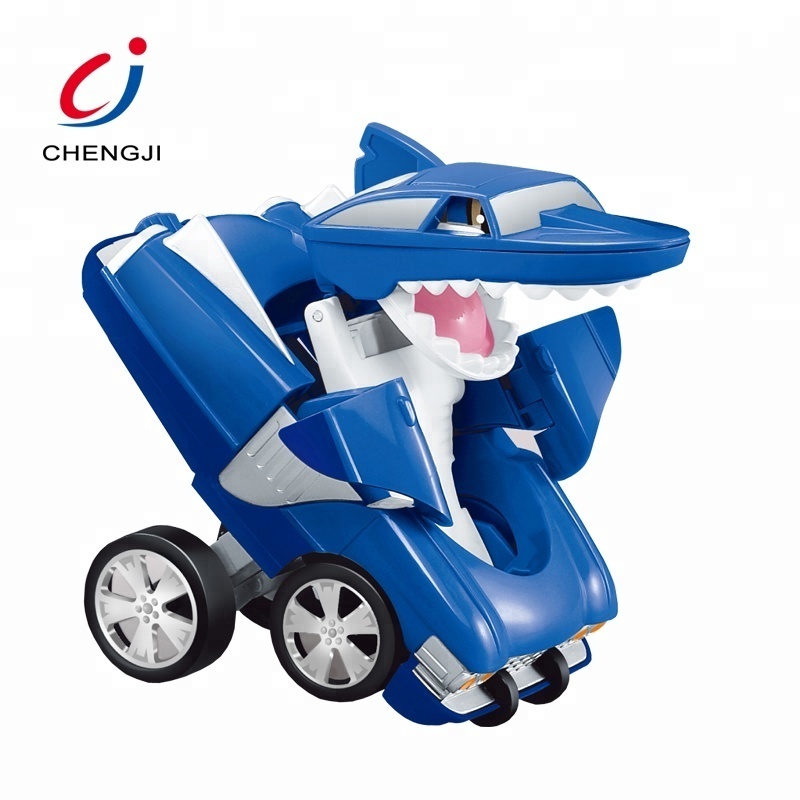 New hot sale shark shape deformed car cheap mini plastic toy