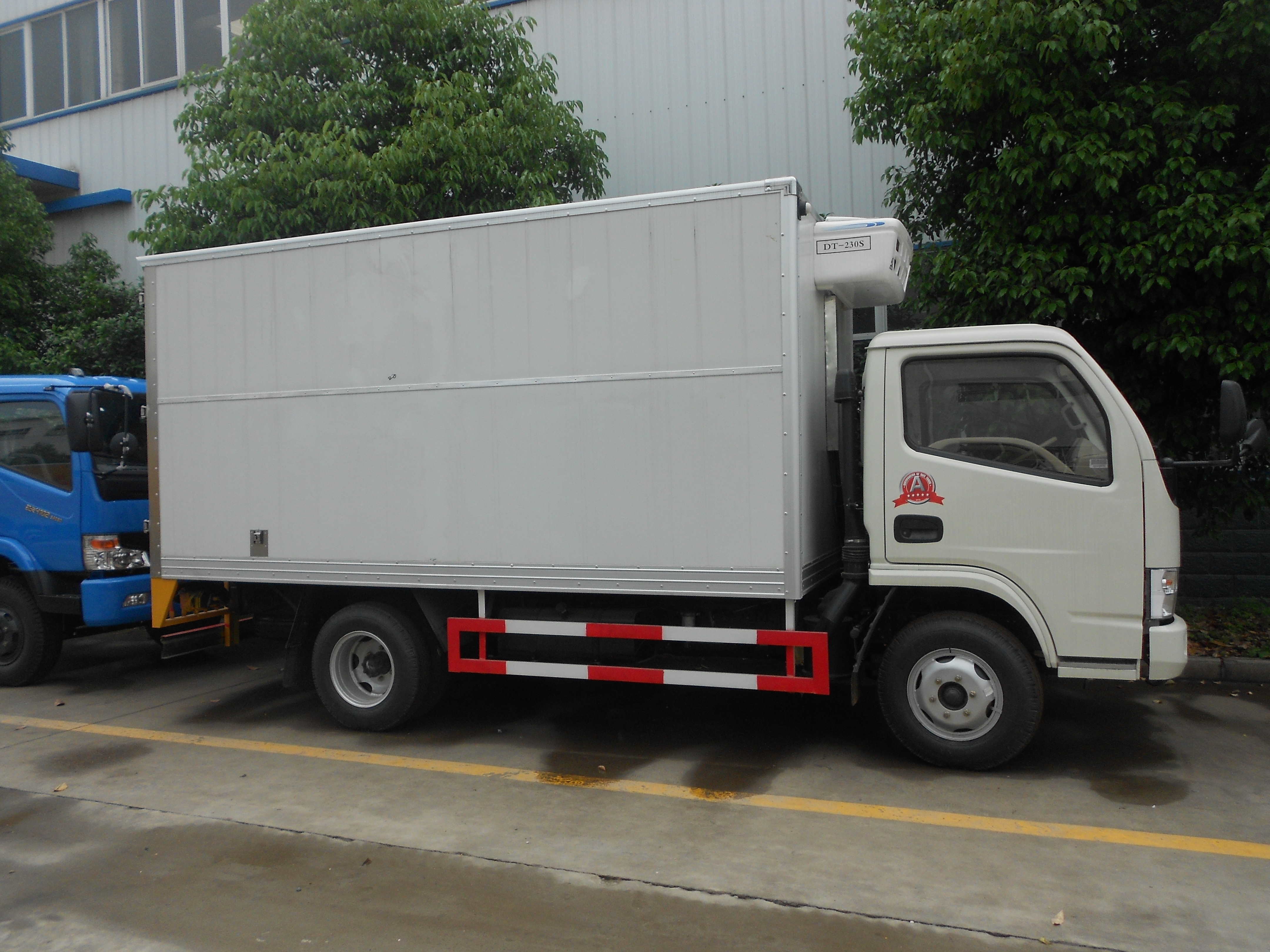 New 3-5ton refrigerator truck/refrigerator cooling van for sale