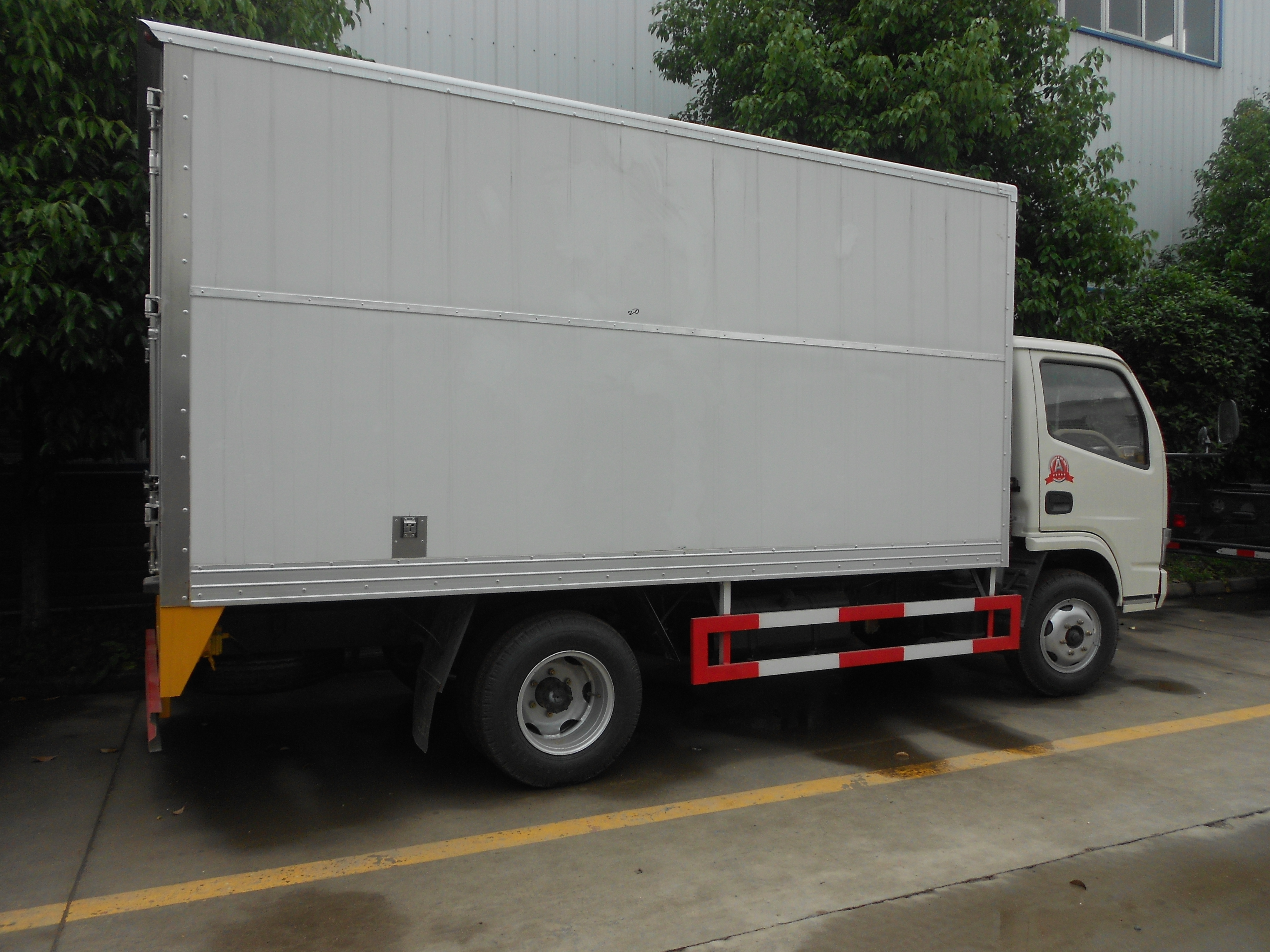 New 3-5ton refrigerator truck/refrigerator cooling van for sale