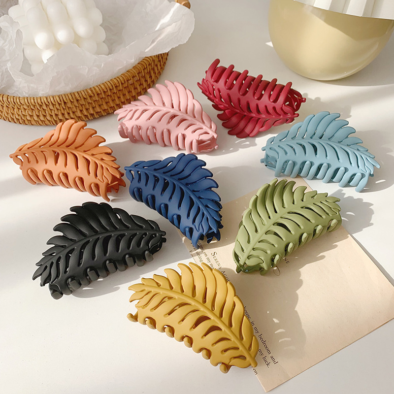 Fashion Women Girls Hair Clips Ponytail Holder Korean Matte Large Hair Claw Clips Simple Leaf Shape Hair Claws