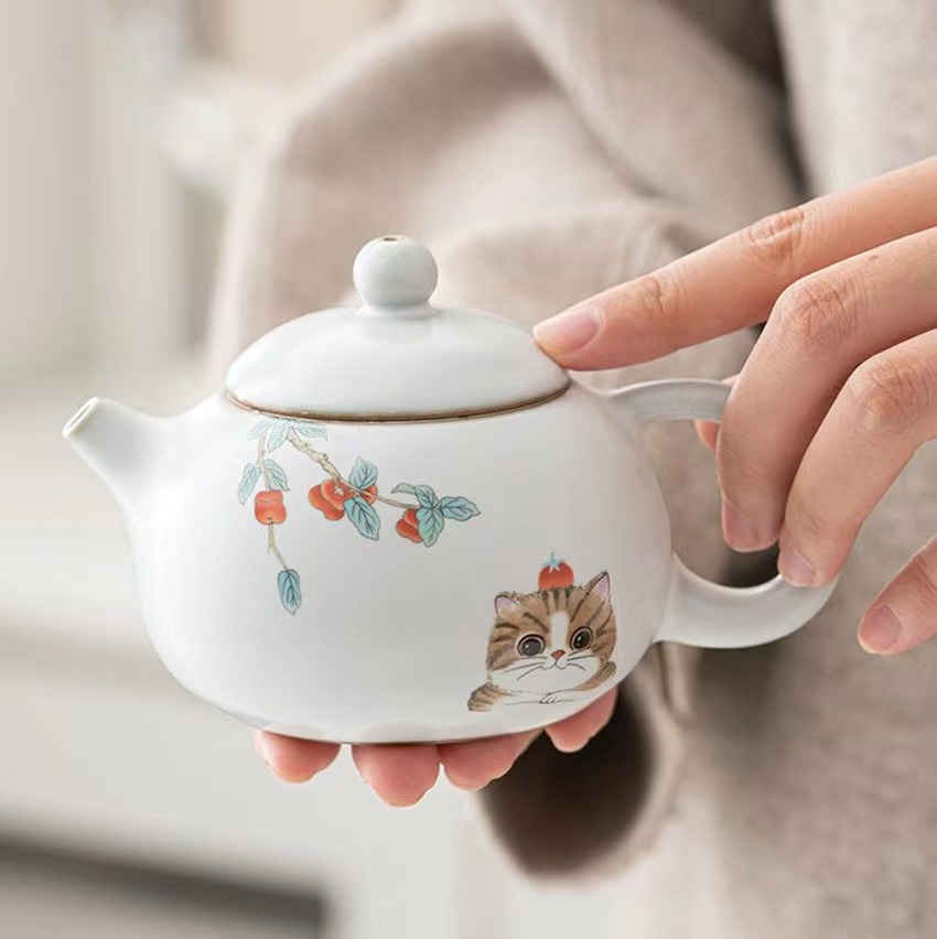 Custom Logo Hot Selling Cute Cat Pattern Ceramic Teapot With Infuser Teapot Porcelain Pot