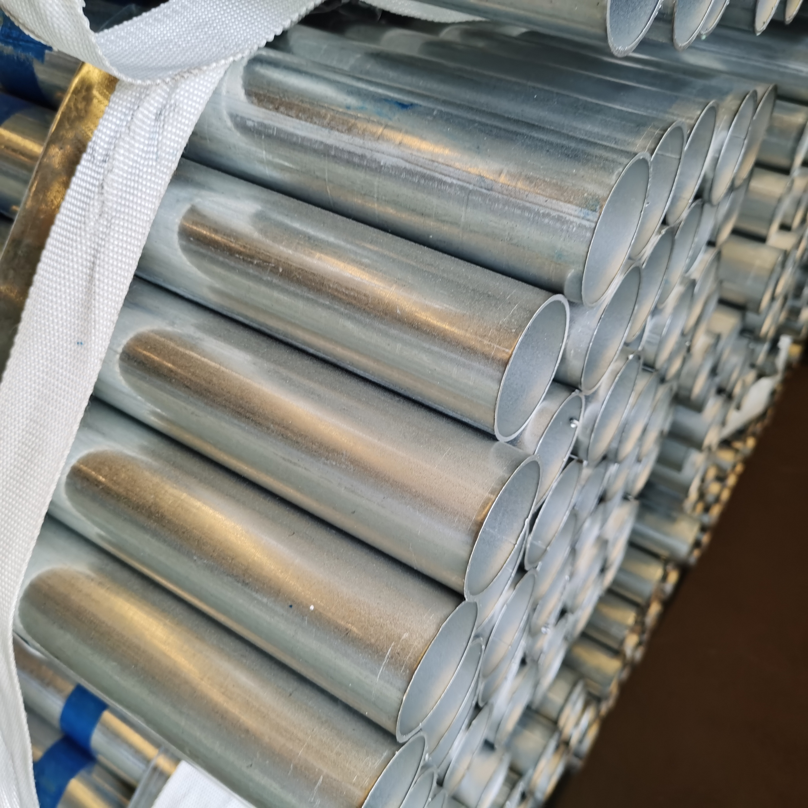 Japanese tube 4 in China galvanized steel pipe price hot dipped GI 3 inch cheap pipe for galvanized scaffold tube 48