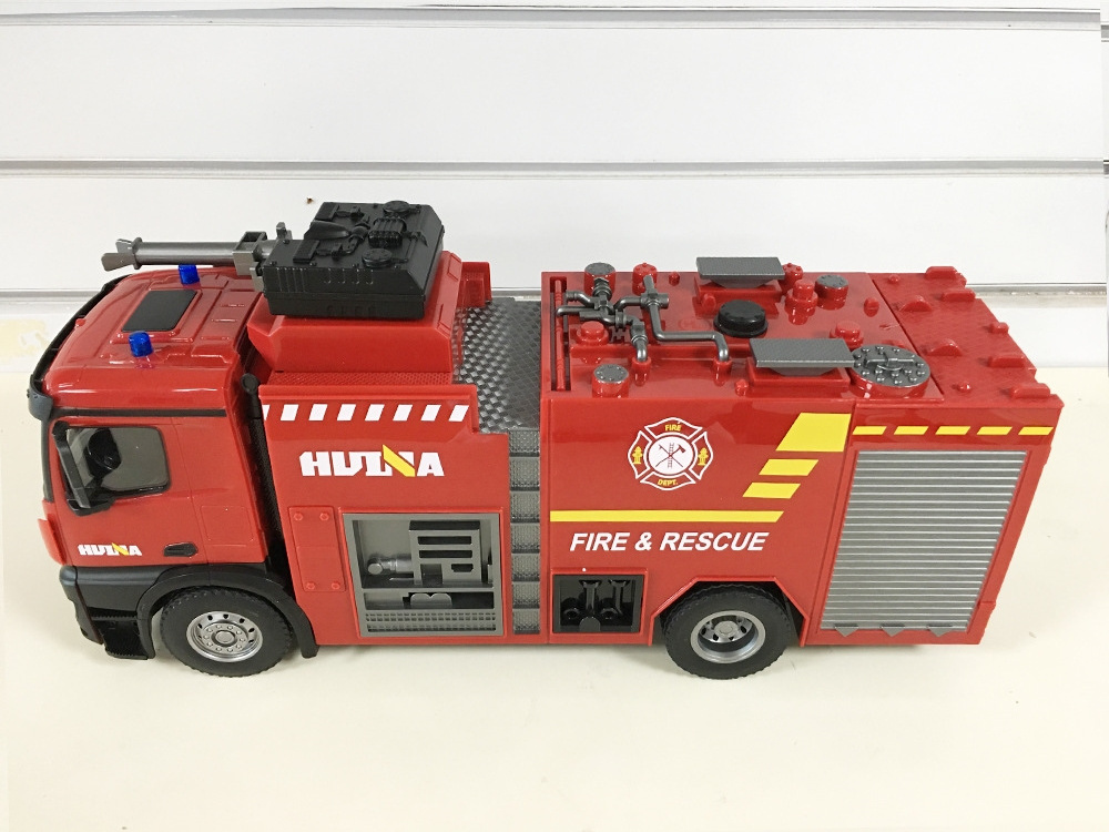 Huina 1562 1/14 Scale Radio Control Toys 22CH Simulation RC Fire Engine Fire Truck With Water Spray