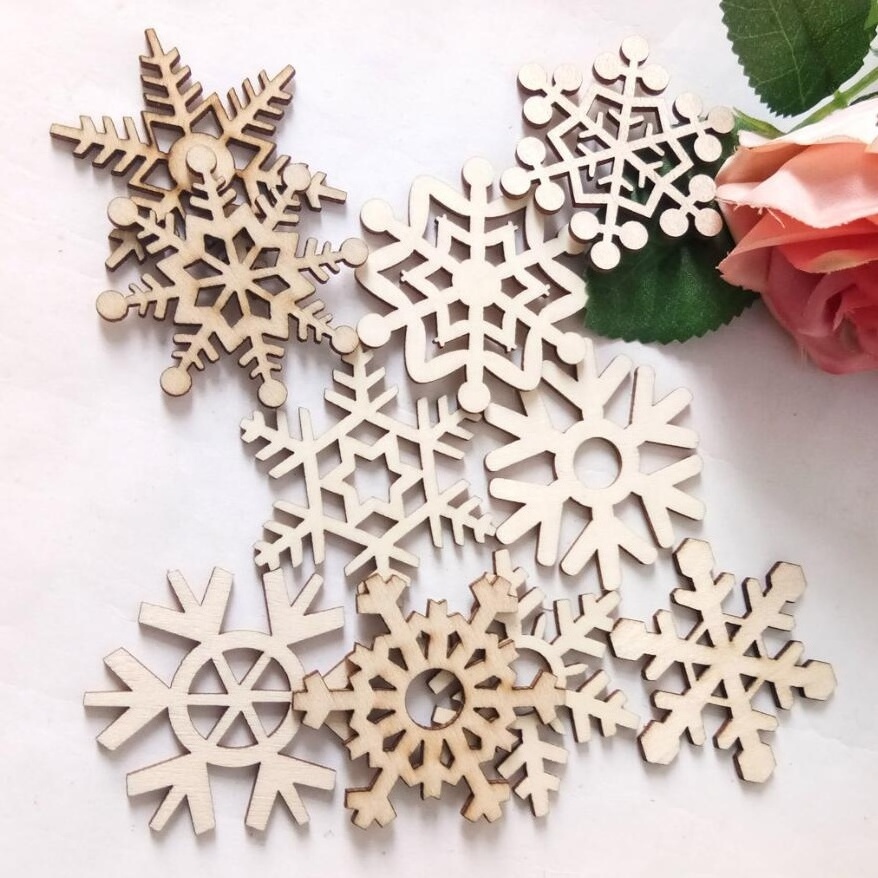 10Pcs Mixed Design Christmas Snowflakes Wooden Pendants Ornaments Wood Craft Hanging Gifts Christmas Tree Ornaments Decorations