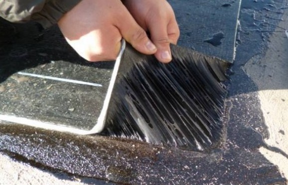 Manufacturers of non curing rubber asphalt waterproof coatings are selling well at low prices